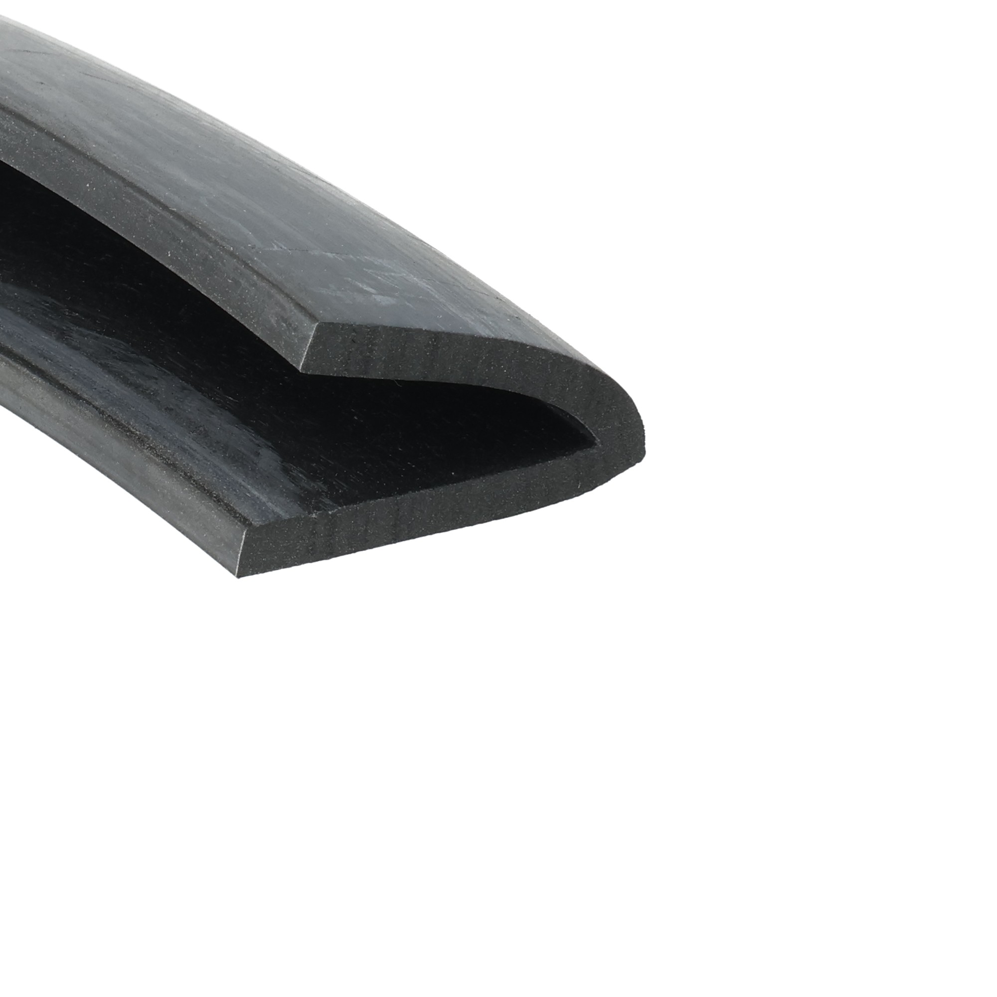 68-754_3123 - Centrum uszczelek Close-up of a black wedge-shaped rubber piece with a hollow interior, set against a white background, viewed from an angle.