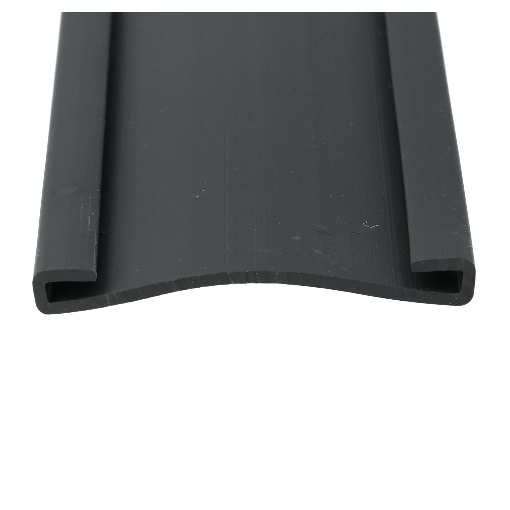 obejma-rynnowa-50x3-mm-12-322-01-3 - Centrum uszczelek Close-up of a matte black plastic edge with a rounded bottom corner.