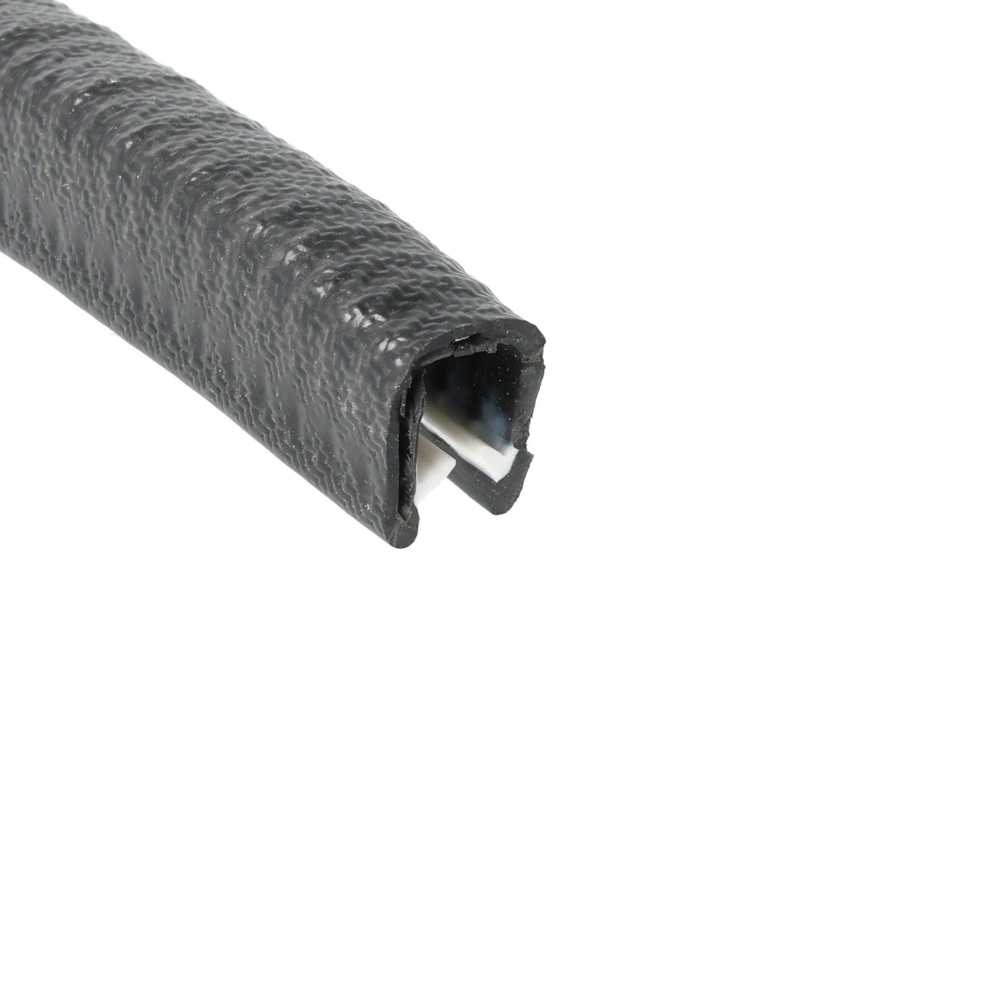 oslona-krawedziowa-samozaciskowa-pvc-6-8-x-14-x-162mm-czarna-038154-1 1 - Centrum uszczelek Close-up of a black textured hollow pipe with a torn/cracked end seen at the opening.