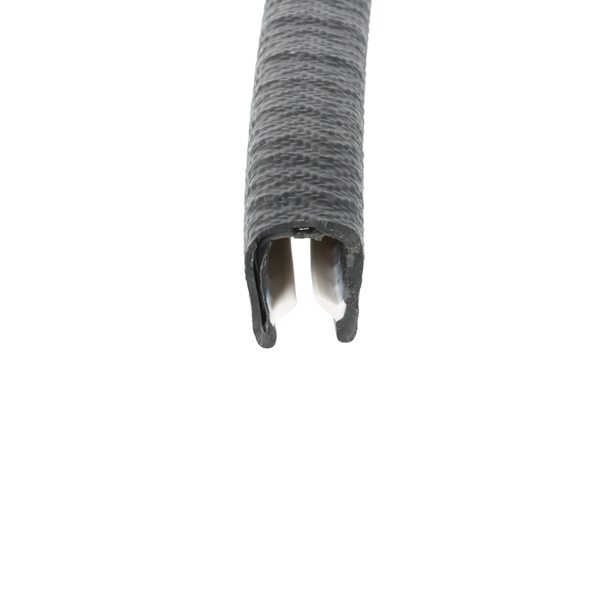 oslona-krawedziowa-samozaciskowa-pvc-6-8-x-14-x-162mm-czarna-038154-3 - Centrum uszczelek Close-up of a gray textured tubular cable housing cut open to reveal a hollow interior.