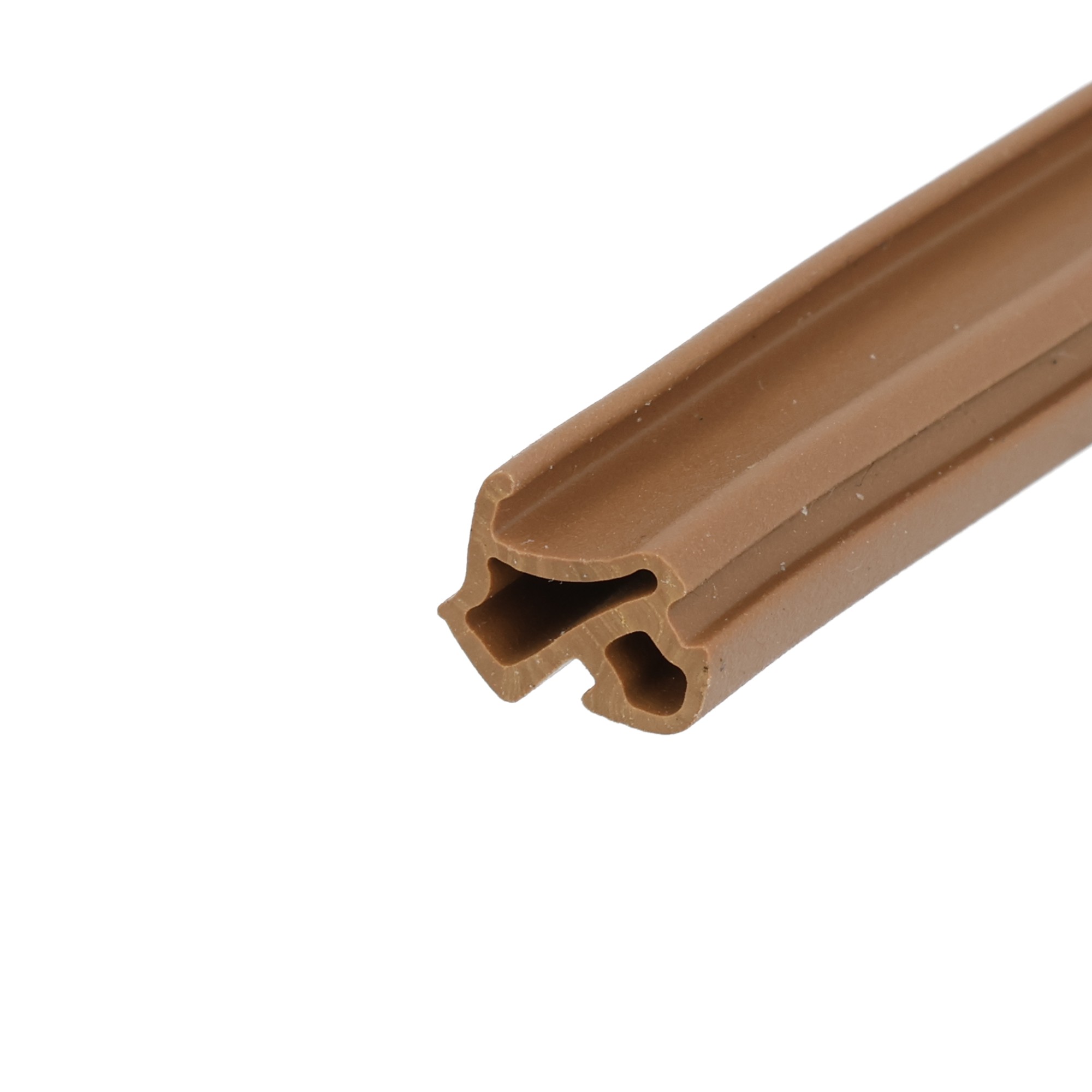 uszczelka-do-okien-epdm-pcv-s-1127-brazowa-020702-3 - Centrum uszczelek Close-up of a brown plastic cable raceway/extrusion with hollow channels for organizing wires.
