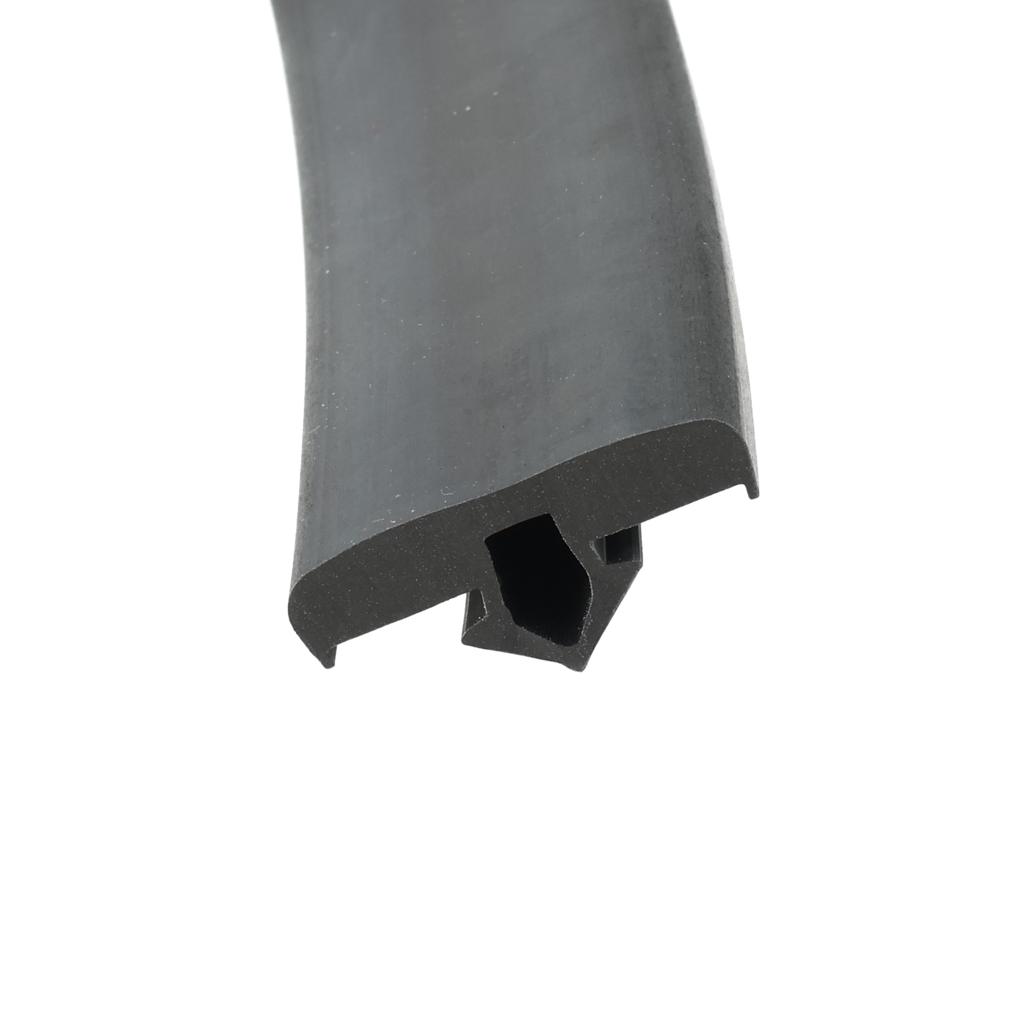 uszczelka-do-stojakow-i-palet-gumowa-czarna-125-x-33mm-czarna-035380-3 - Centrum uszczelek Close-up of a black curved plastic component with a notch and cutouts set against a white background