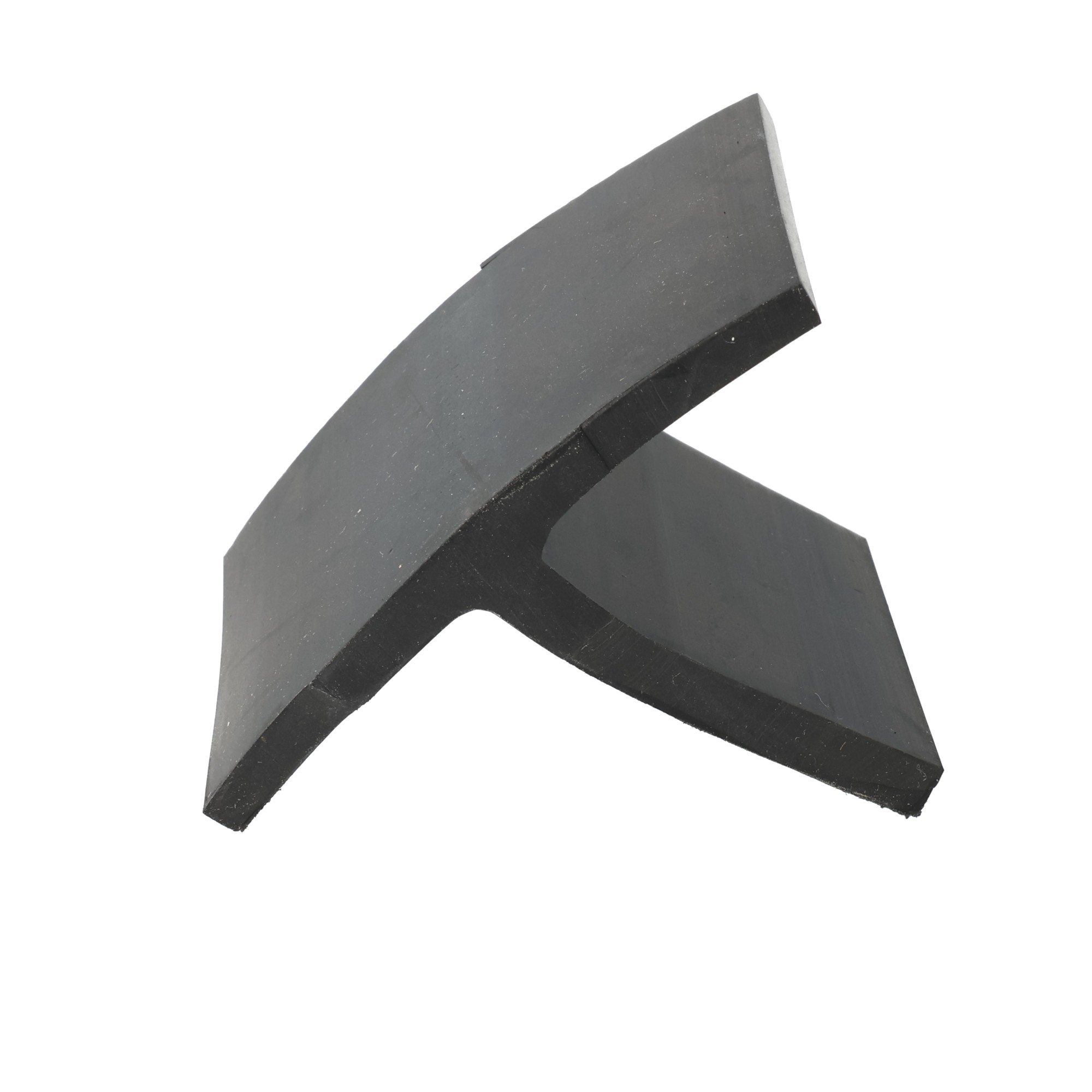 uszczelka-do-wagi-samochodowej-gumowa-typ-t-7-x-60-x-79mm-czarna-68-801-2 - Centrum uszczelek Close-up of a dark, glossy, angled metal blade with a sharp edge against a white background.