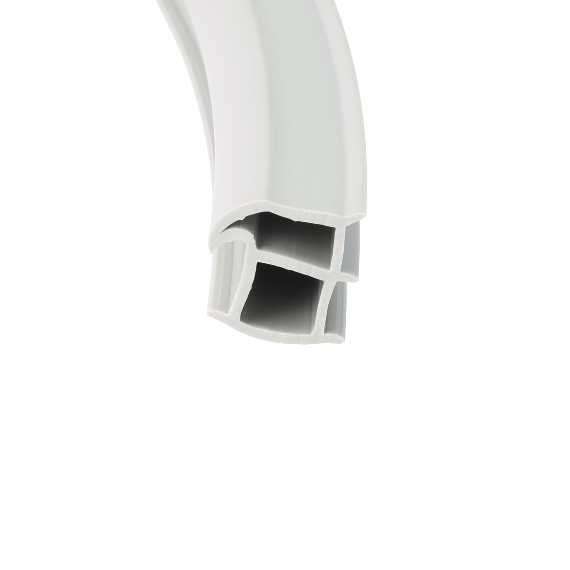 uszczelka-drzwi-oscieznicy-chlodni-mrozni-145-x-15mm-szara-026016-3 - Centrum uszczelek Close-up of a white curved plastic clip or housing with a dark interior opening, against a white background.
