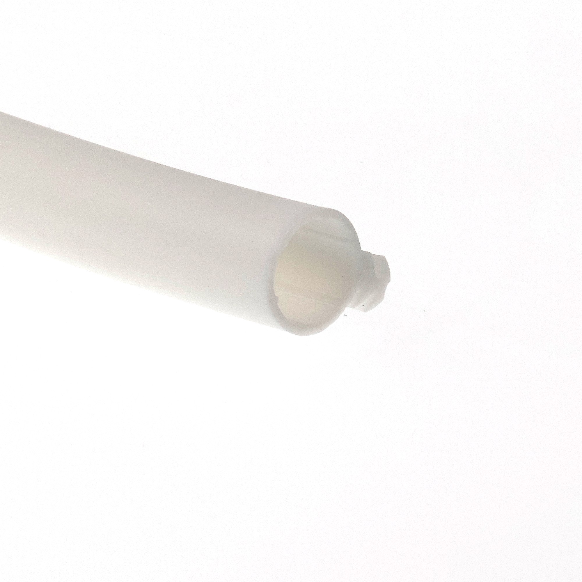 uszczelka-drzwi-sauny-wsuwana-fi-12-x-5mm-biala-95-512-1 - Centrum uszczelek Close-up of a white plastic squeeze tube with a rounded cap on the right side