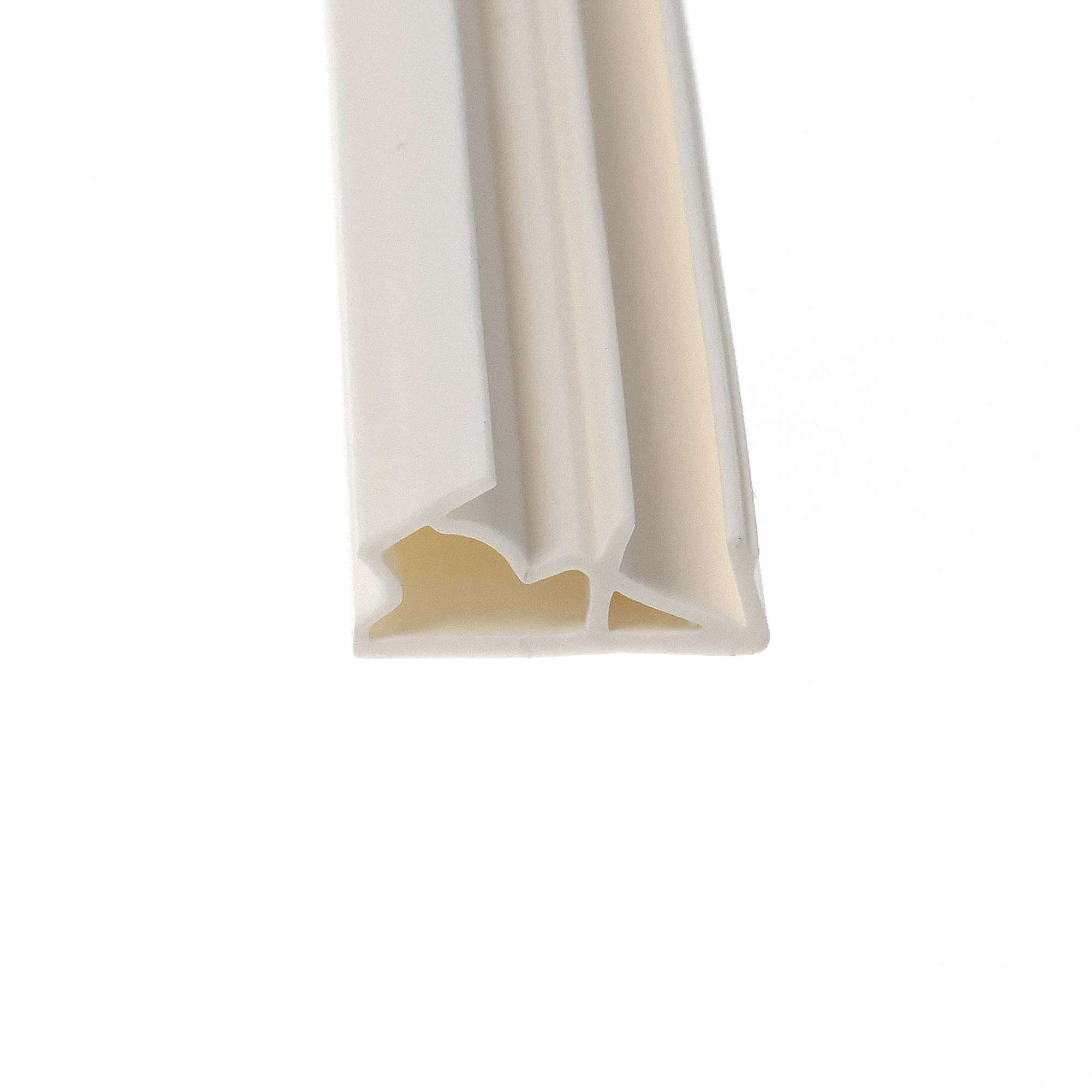 uszczelka-drzwi-zewnetrznych-s-6512-deventer-biala-09-787-3 - Centrum uszczelek Close-up of a pale beige plastic tool with smooth curved edges on a white background, details are unclear.