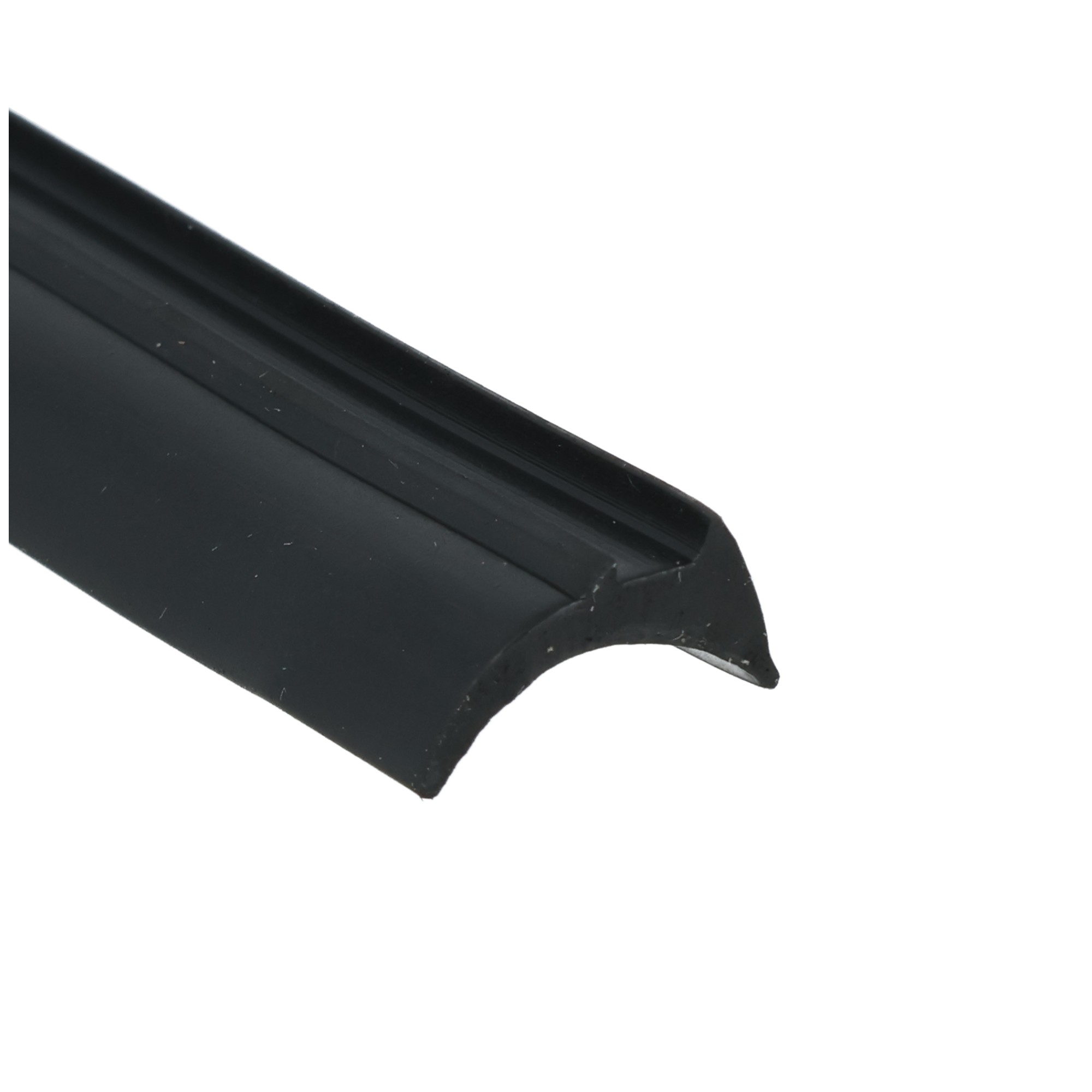 uszczelka-epdm-do-okien-alu-s-332-12-840-2 - Centrum uszczelek Close-up of a black, glossy curved edge or blade running diagonally across a white background, with a small notch near the tip.