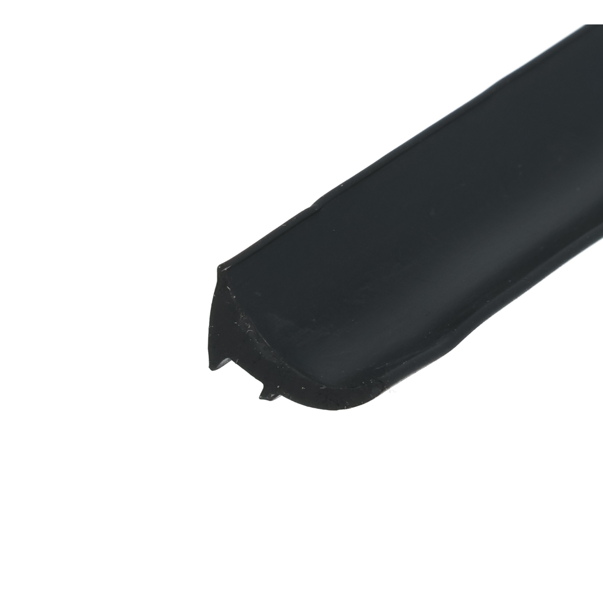 uszczelka-epdm-do-okien-alu-s-332-12-840-3 - Centrum uszczelek Close-up of a black curved metal edge with a chipped tip against a white background in a macro shot