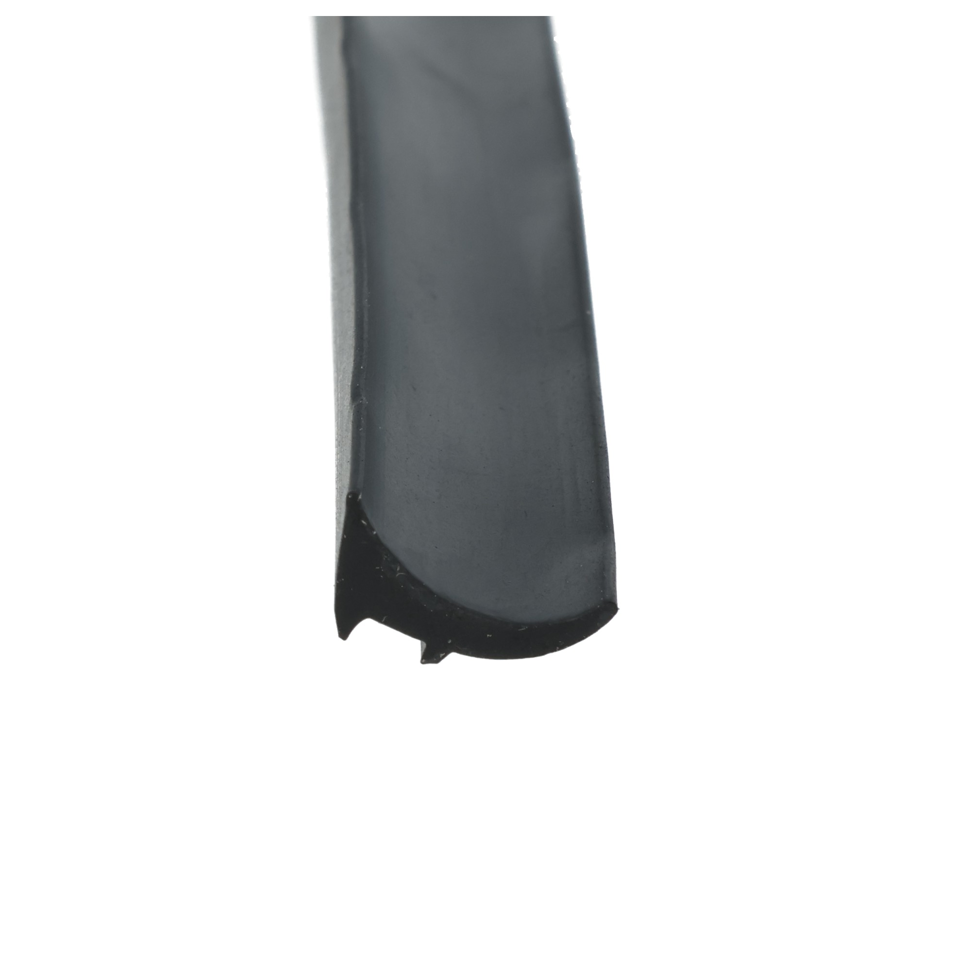 uszczelka-epdm-do-okien-alu-s-332-12-840-5 - Centrum uszczelek Close-up of a dark, curved metal edge against a white background.