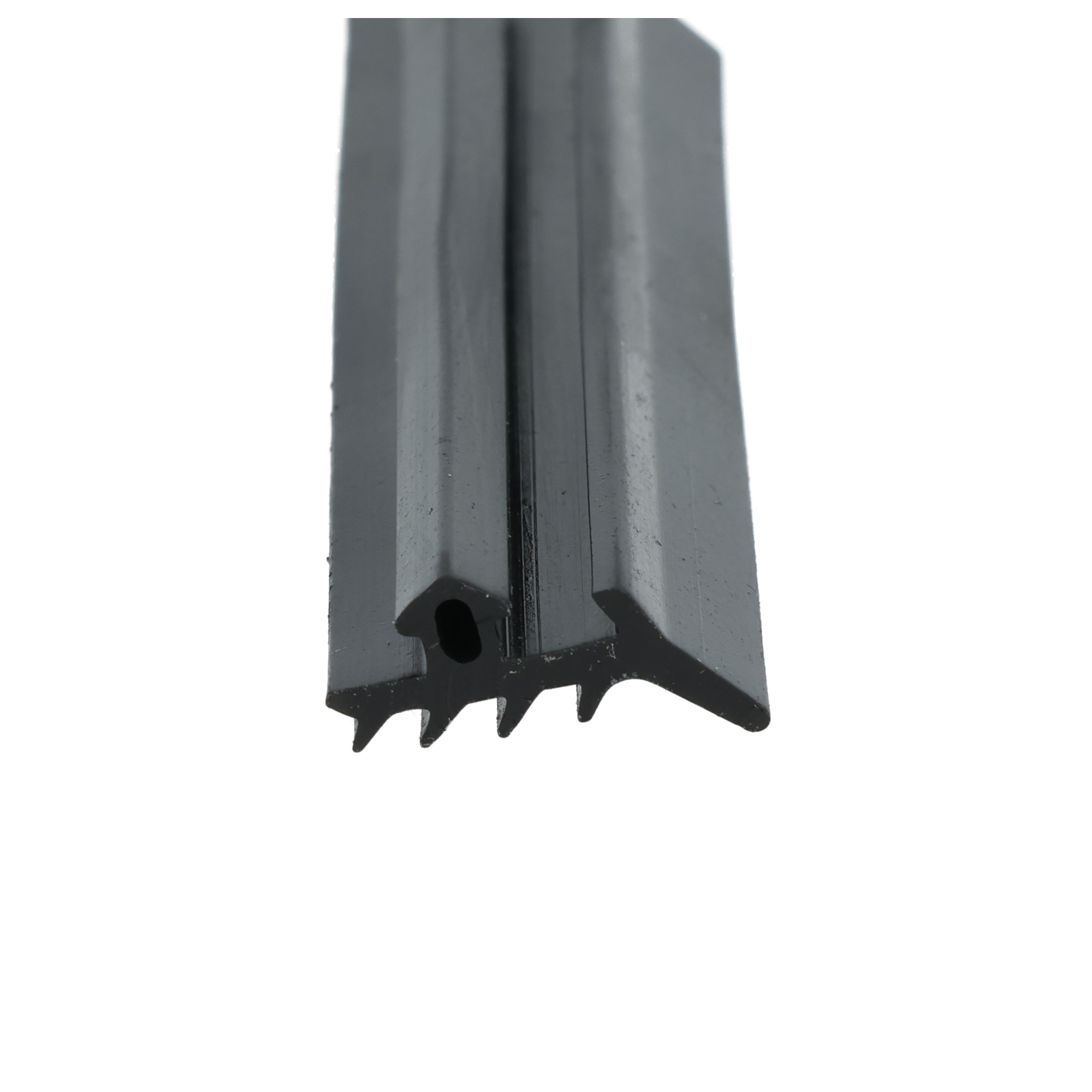 uszczelka-epdm-do-okien-pcv-s-1124-12-821-6 - Centrum uszczelek Close-up of a gray metal rail with a jagged serrated bottom edge.