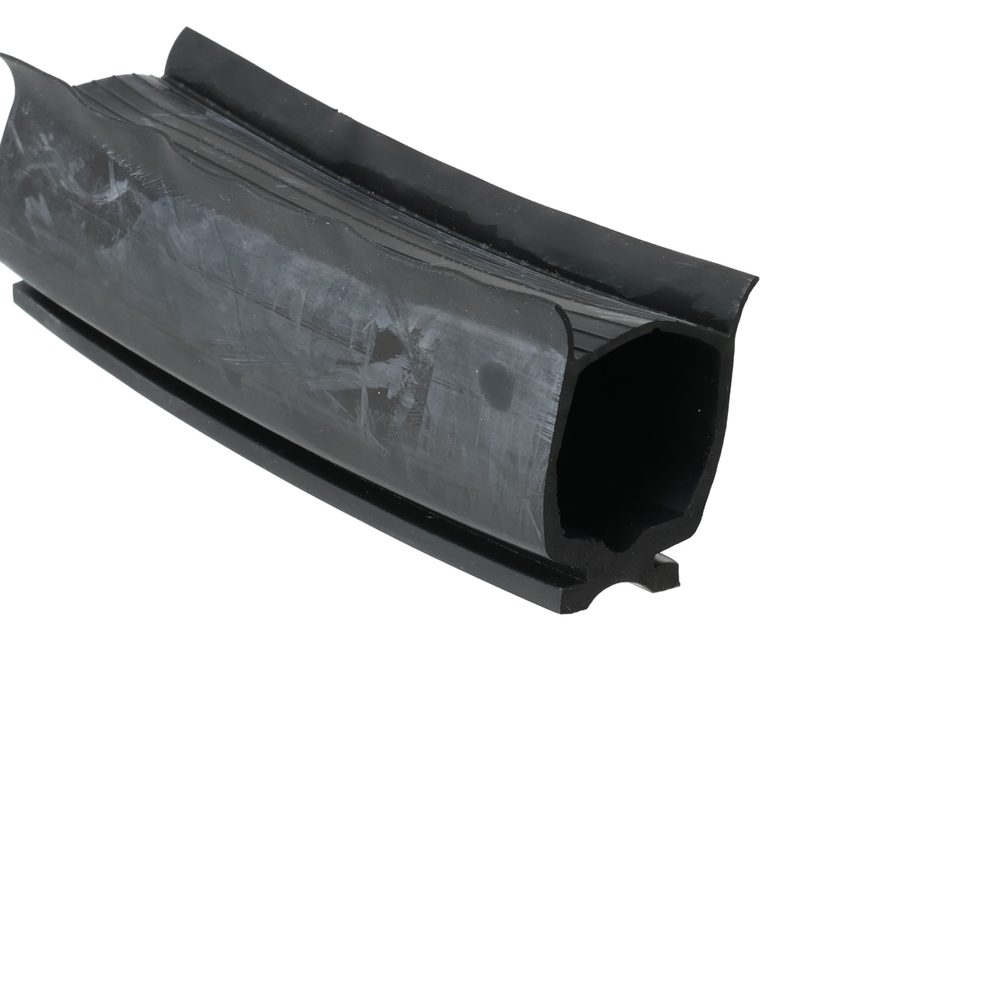 uszczelka-gumowa-dolna-bramy-garazowej-17-x-28-x-35mm-czarna-57-109-2 - Centrum uszczelek Close-up of a glossy black curved plastic piece with ridged, layered surface and hollow underside edge
