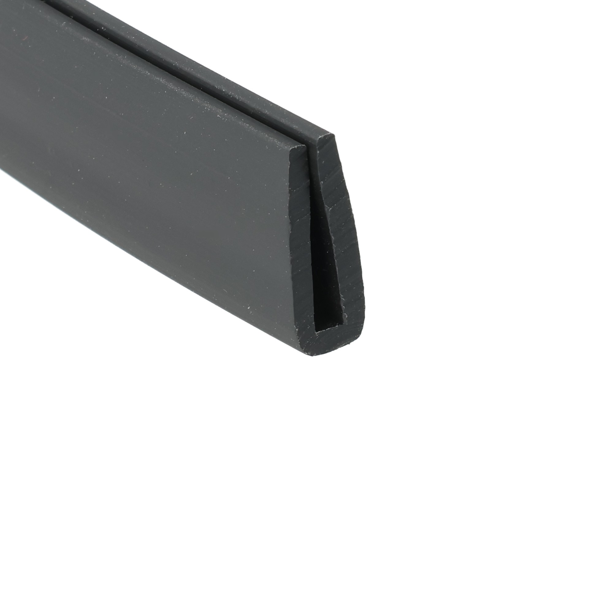 uszczelka-krawedziowa-3-mm-czarna-12-317-03-1 - Centrum uszczelek Close-up of a dark gray metal piece with a hollow rectangular notch, angled across a white background.