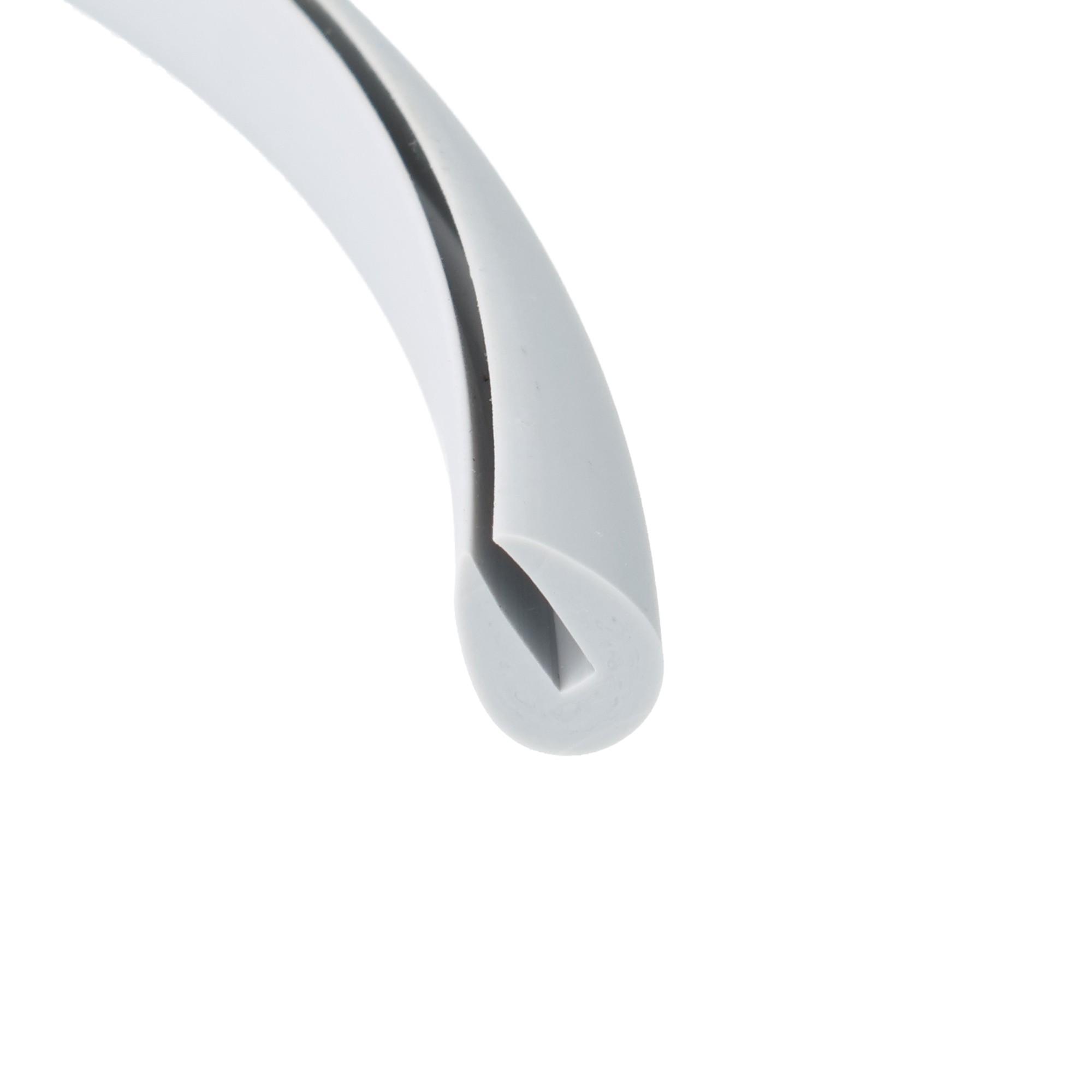 uszczelka-krawedziowa-miekkie-pvc-2-x-9-x-125mm-szara-12-233-3 - Centrum uszczelek Close-up of a white curved plastic piece with a dark inset along the inner edge.