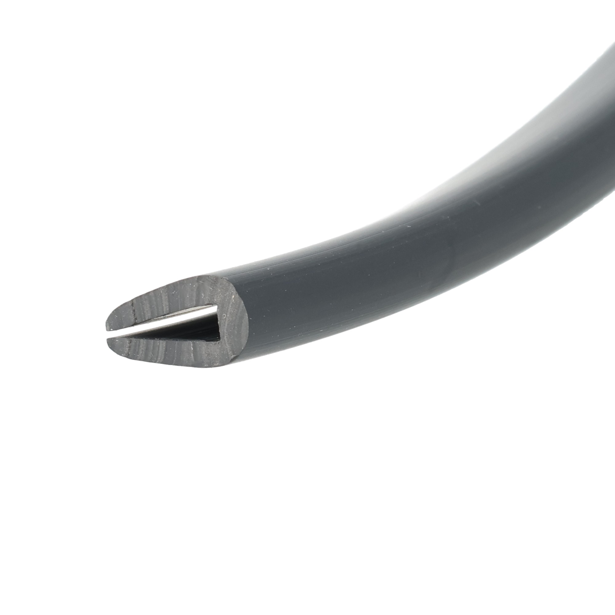 uszczelka-krawedziowa-miekkie-pvc-3-x-65-x-12mm-czarna-12-3112 - Centrum uszczelek Close-up of diagonal-cutting pliers jaws.