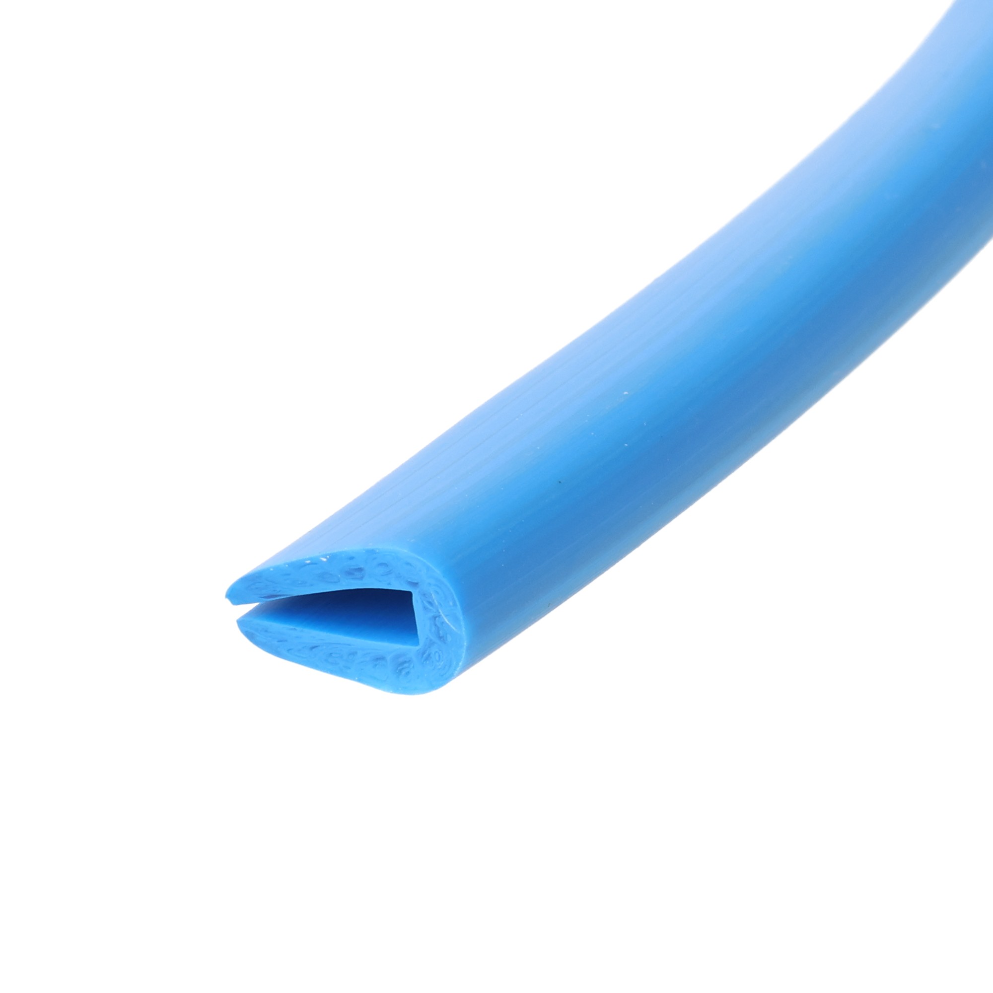uszczelka-krawedziowa-miekkie-pvc-niebieska-3-x-6-x-12mm-12-311-05-2 - Centrum uszczelek Diagonal blue plastic pipe with a hollow end on a white background, lying diagonally across the frame.
