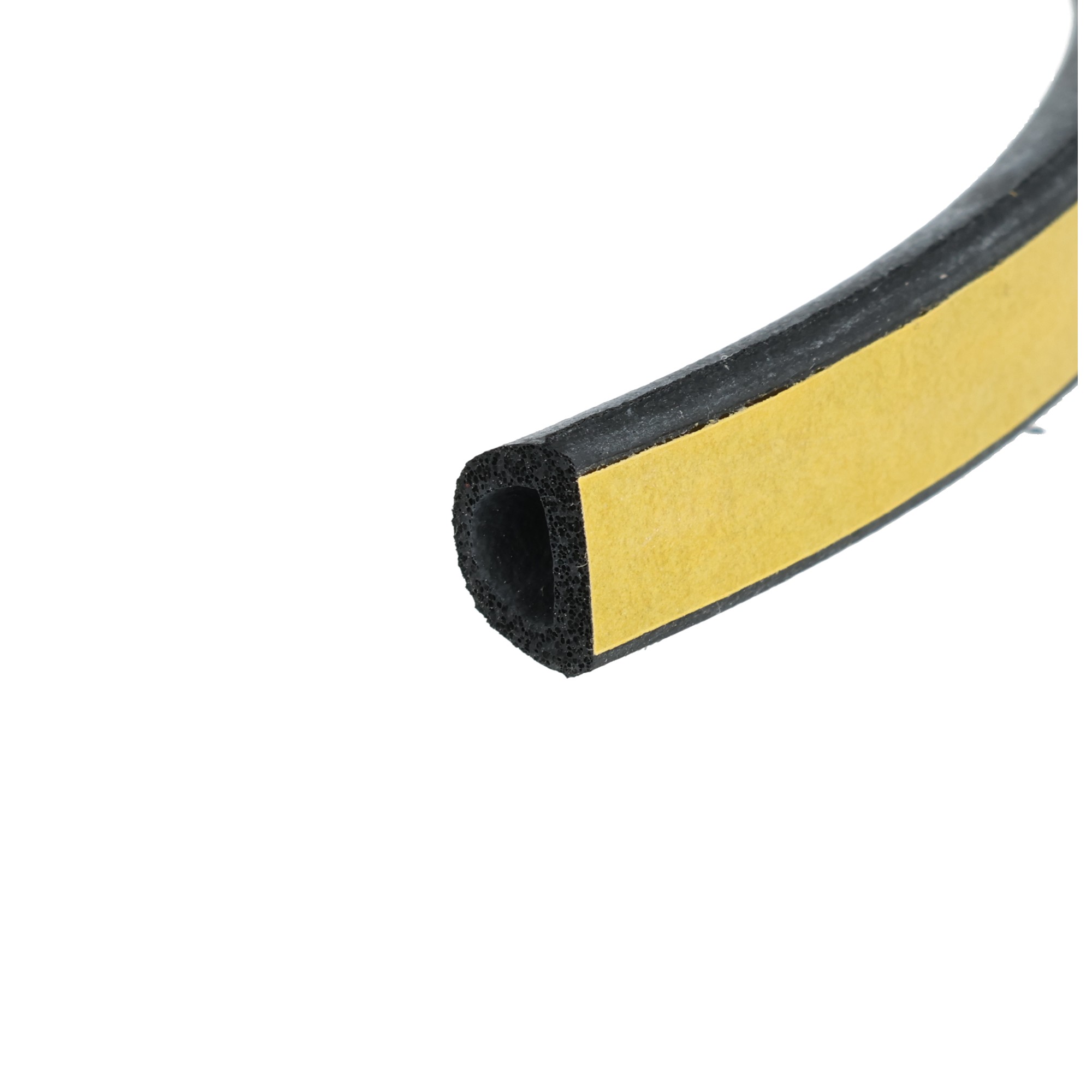 uszczelka-piankowa-samoprzylepna-typu-d-10x12mm-czarna-04-510-2 - Centrum uszczelek Close-up of a yellow foam weatherstrip with a black foam core along the edge.