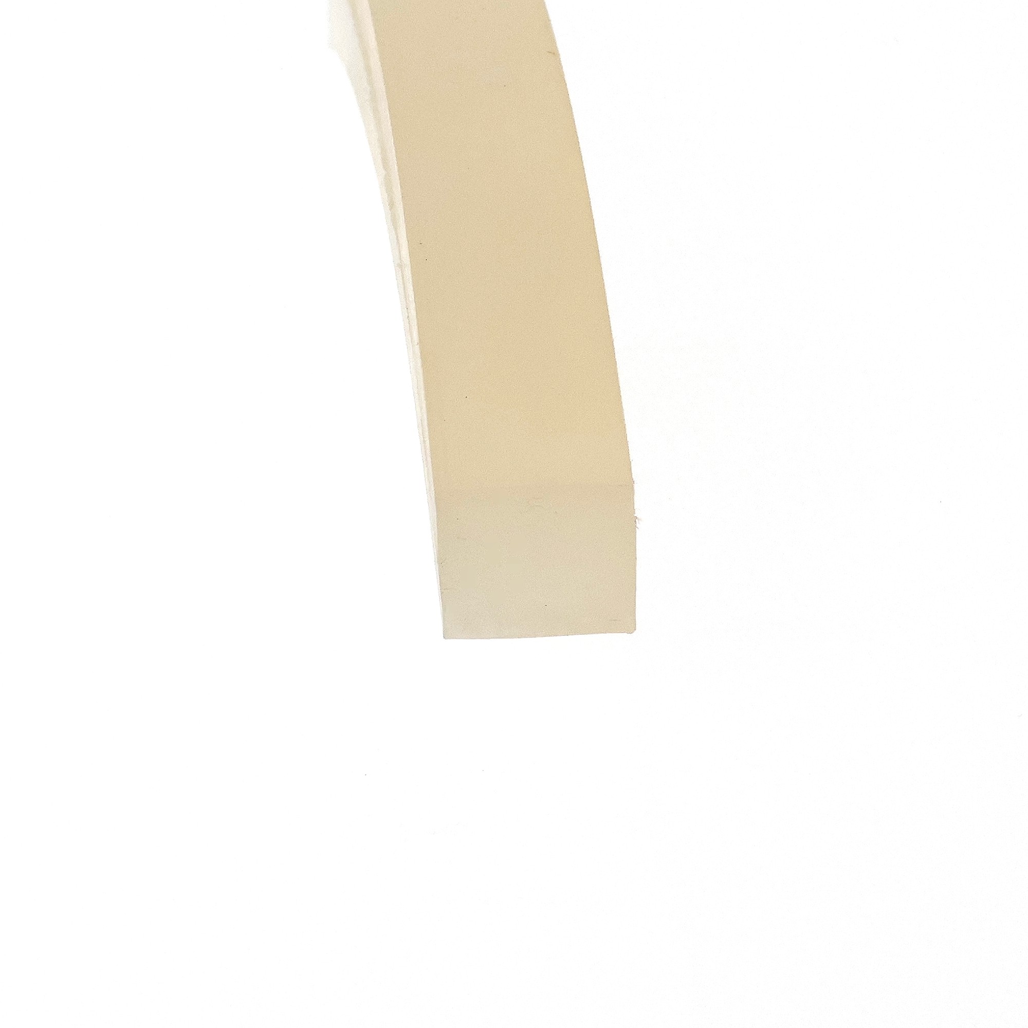uszczelka-silikonowa-kwadrat-13-x-13mm-bezbarwna-023097-3 - Centrum uszczelek Beige curved band running diagonally across a white background (abstract image).
