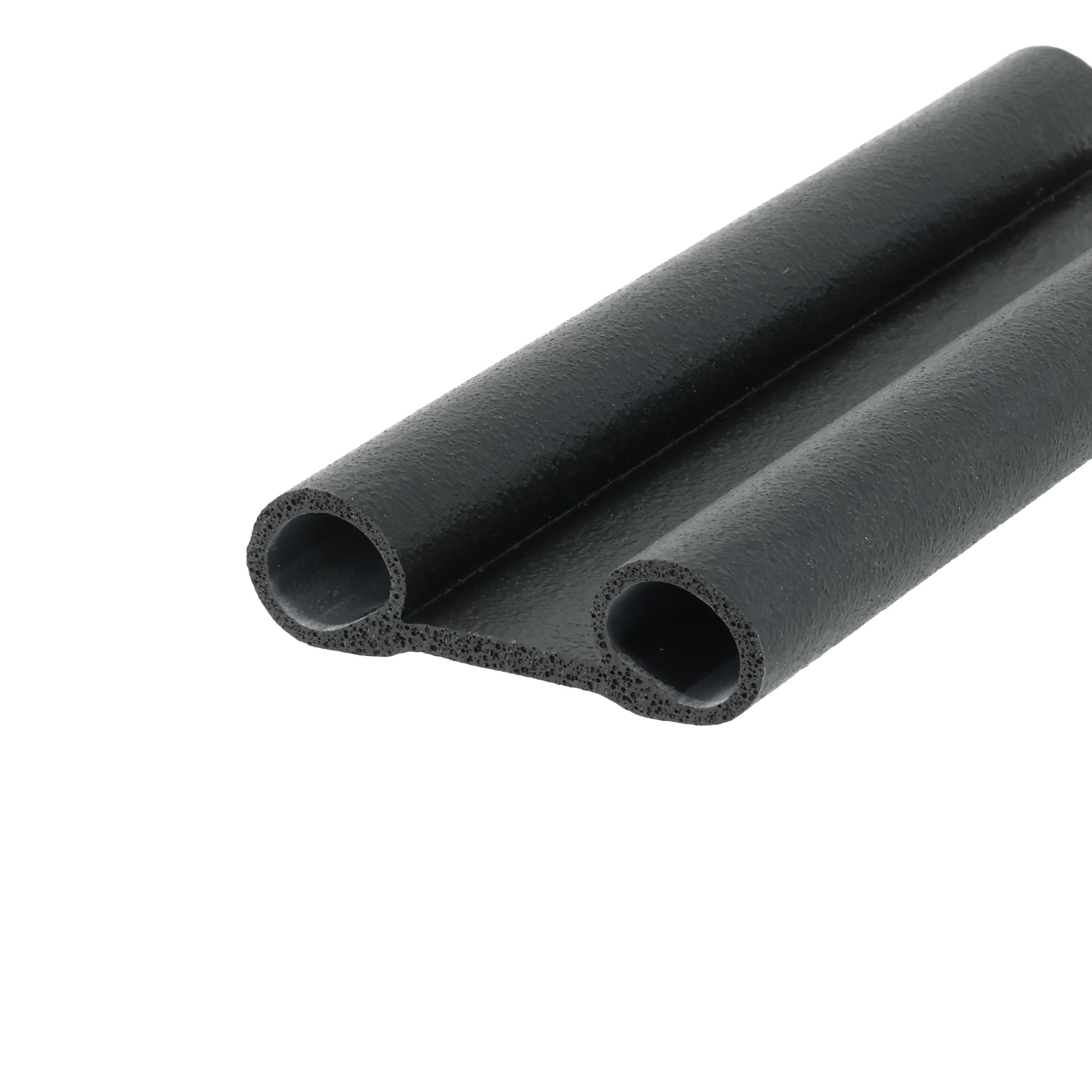 uszczelka-typu-buszczelka-gumowa-okulary-12-054-1585-1 - Centrum uszczelek Close-up of black foam pipe insulation cylinders with hollow cores showing a textured surface.