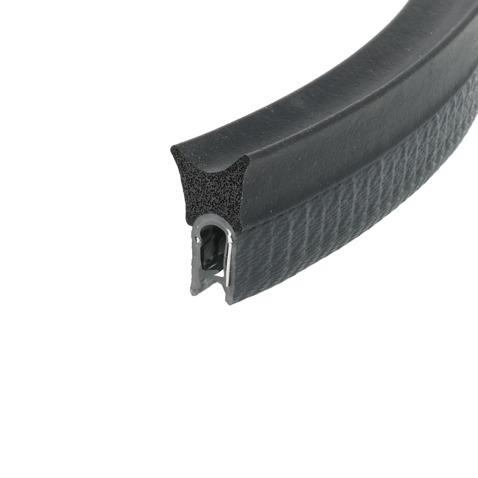 uszczelka-zaciskowa-oslona-krawedzi-1-4mm-epdm-08-121-2 - Centrum uszczelek Close-up of a black textured bicycle handlebar grip with a visible foam core and metal clamping ring at the end under angled lighting.