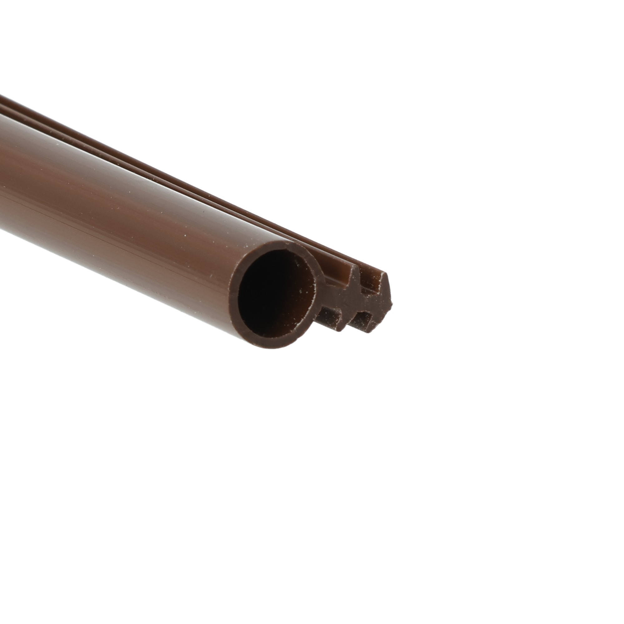 Uszczelka renowacyjna do okien i drzwi fi 8mm brązowa 12-11165-1 1 - Centrum uszczelek Brown plastic tube with a hollow circular opening, photographed against a white background.