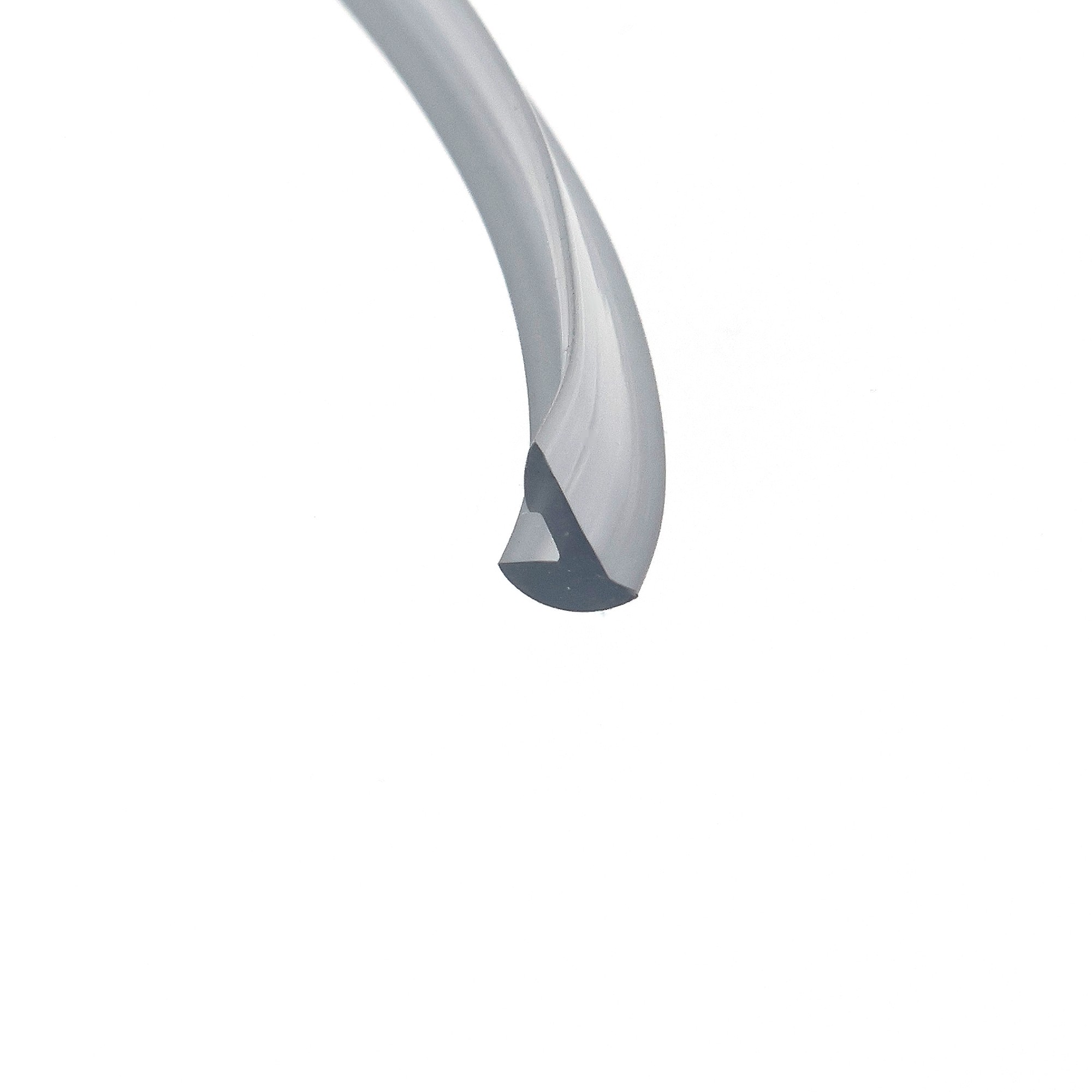 uszczelka-klinujaca-szybe-bezbarwna-026085-01-6 - Centrum uszczelek Close-up of a curved, metallic ribbon forming part of a circle on a white background.
