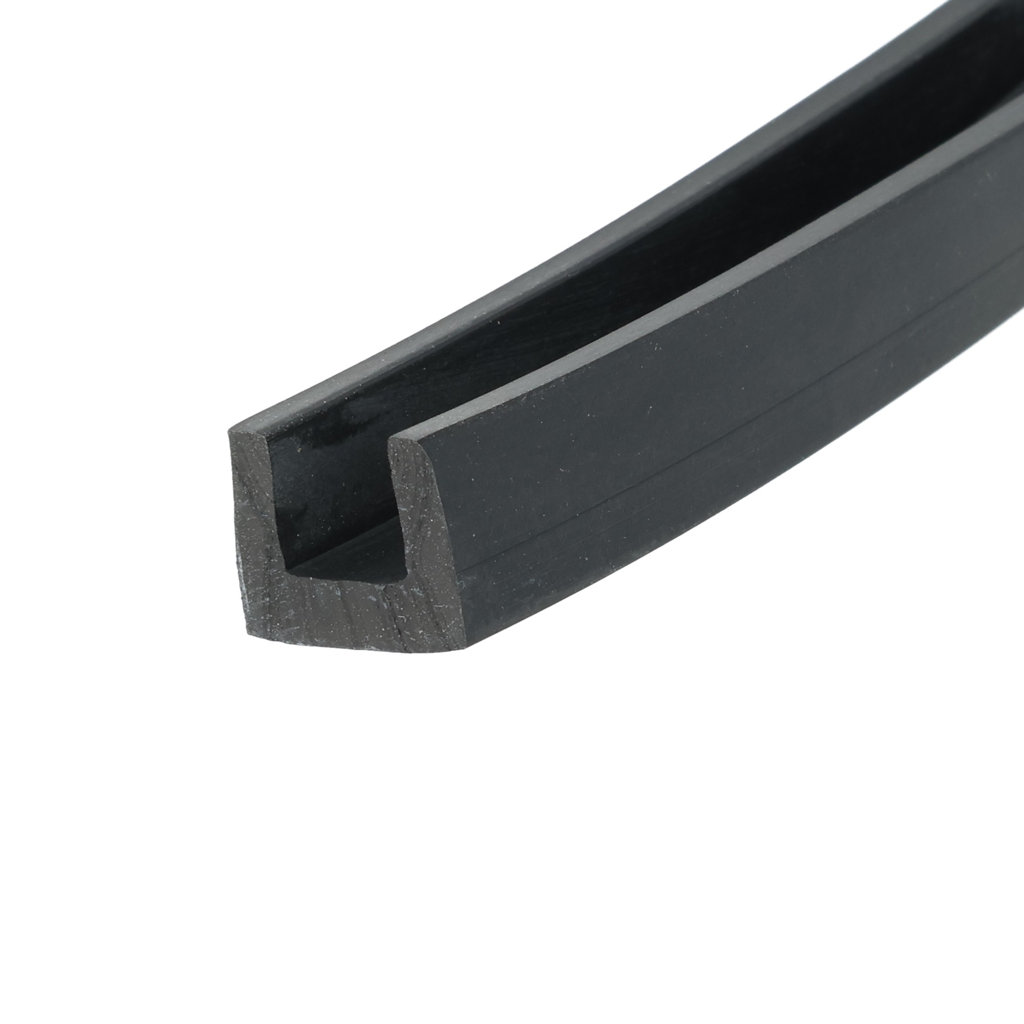 035372_3_2134 - Centrum uszczelek Diagonal close-up of a black, powder-coated U-shaped metal channel with inner groove and flat surfaces.