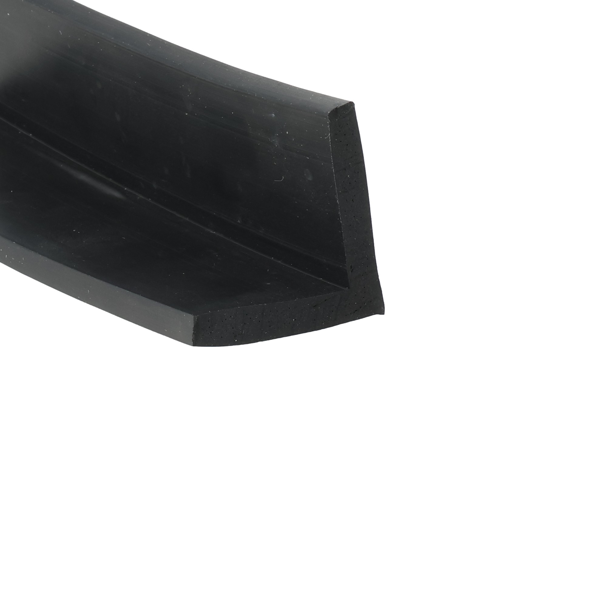 023353_3132 - Centrum uszczelek Close-up of a black curved wedge-shaped object with a right-angled edge against a white background.