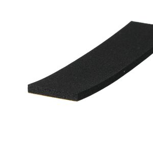 Uszczelka samoprzylepna pianka gumowa 4 x 25mm L-10m czarna 016405