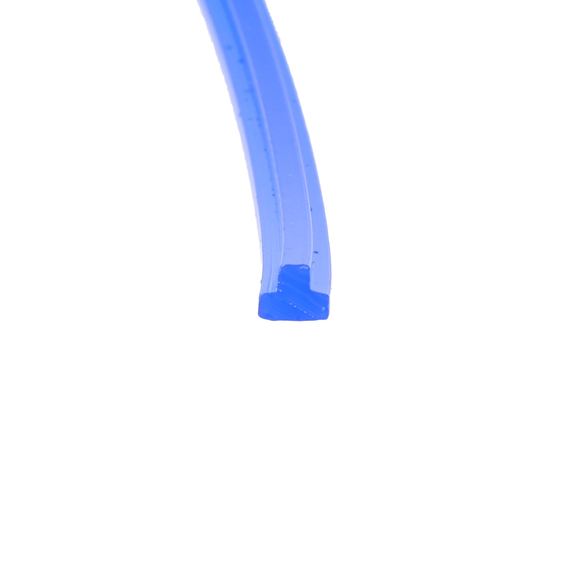uszczelka-zgrzewarki-silikonowa-typ-t-25-x-4-x-55mm-niebieska-023525-3 - Centrum uszczelek Close-up of a blue curved arc against a white background, suggesting part of a circular object like a wheel or tubing.