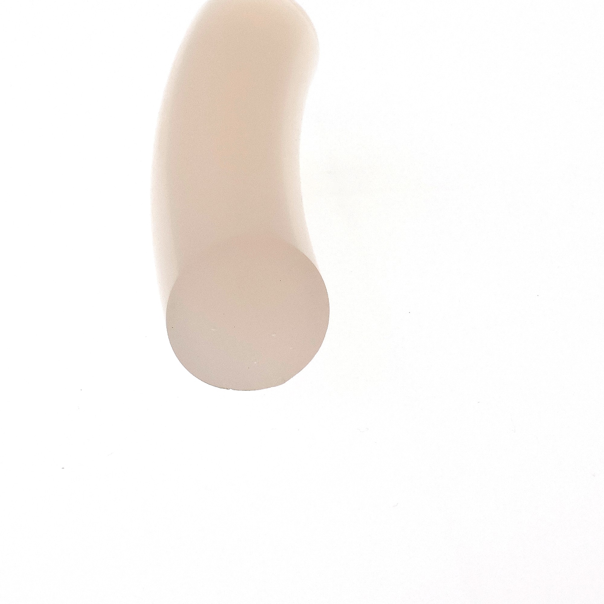 sznur-silikonowy-lity-fi-20mm-bezbarwny-023899-3 - Centrum uszczelek Close-up of a pale beige finger-like shape against a white background, viewed from the side.