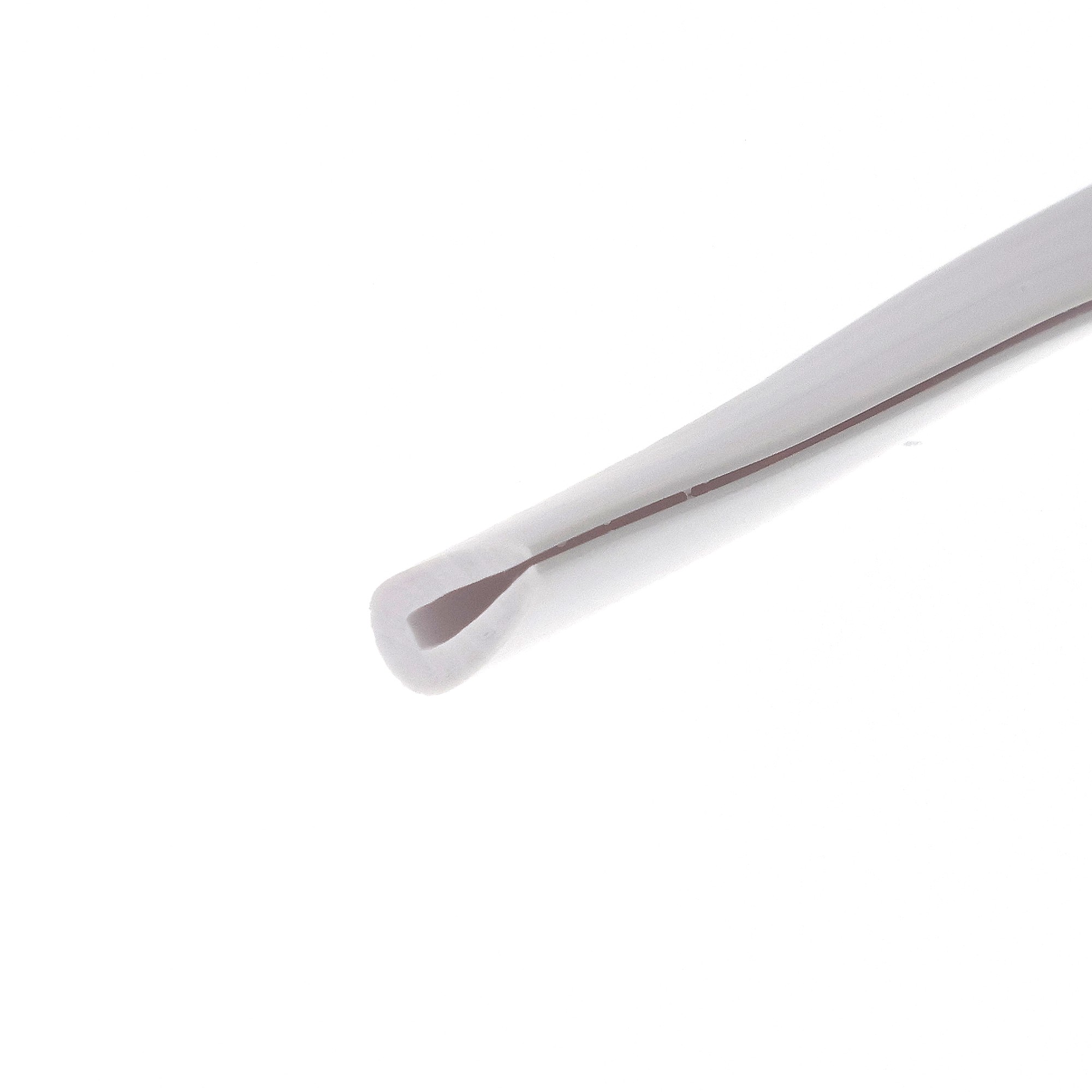 uszczelka-krawedziowa-miekkie-pvc-2-x-5-x-9mm-biala-12-313-03-3 - Centrum uszczelek Close-up of a white curved plastic handle against a white background, with the edge showing on the right side.