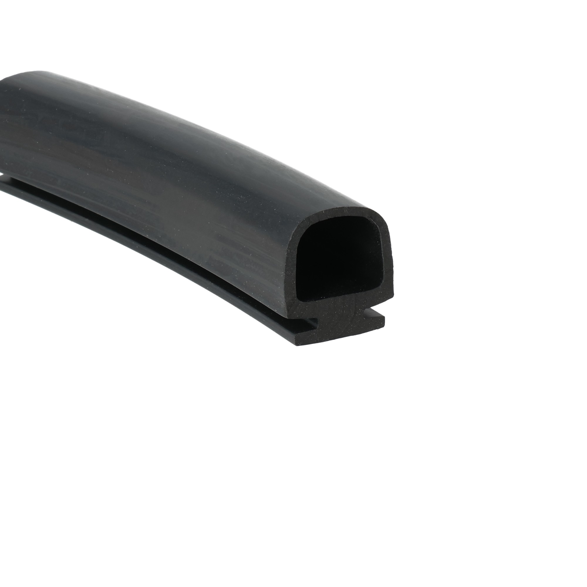 uszczelka-rolety-dolna-gumowa-20-x-26-x-24mm-czarna-0464076-2 - Centrum uszczelek Close-up of a black rectangular hollow tube with a square opening at the end, showing rounded outer edges.