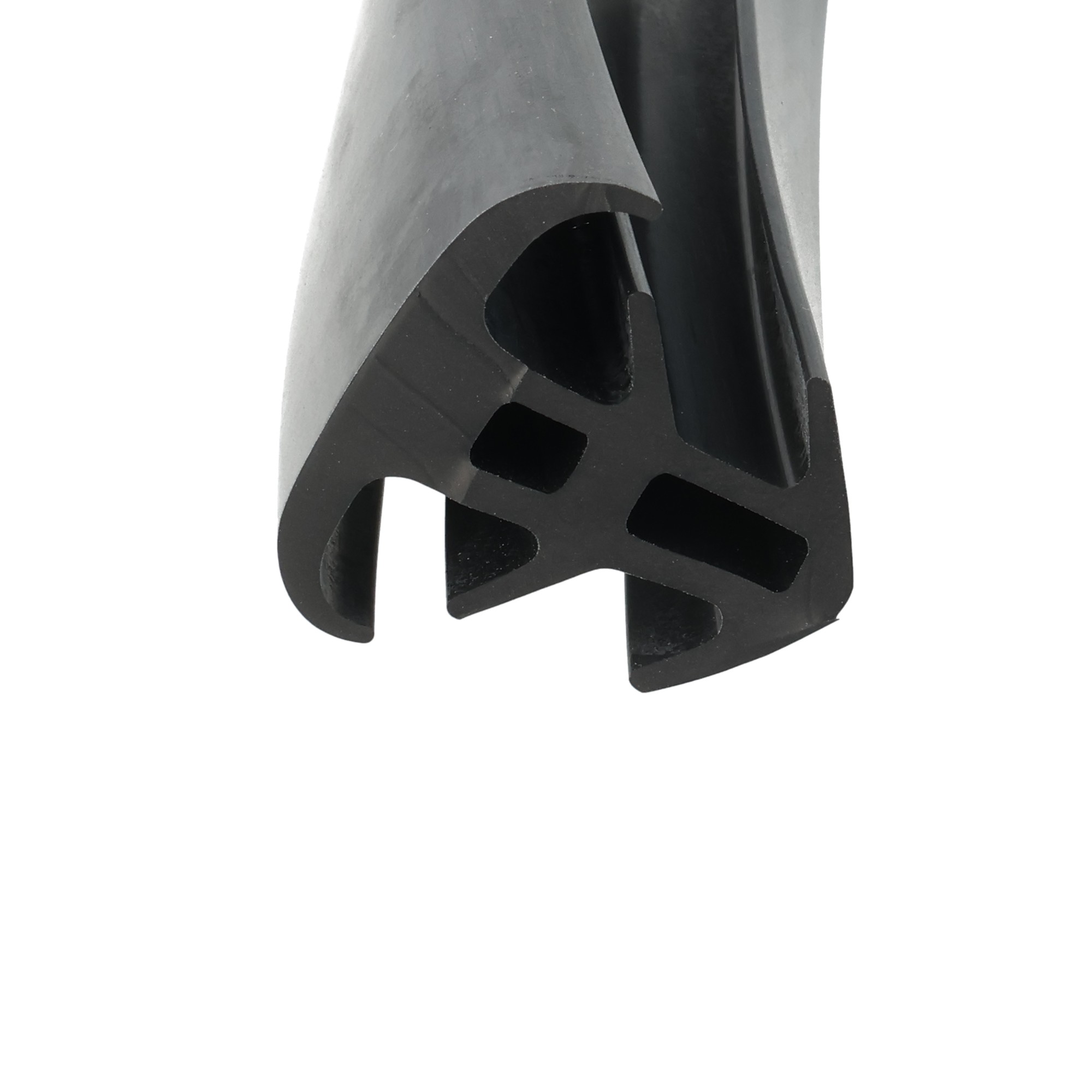 uszczelka-dylatacji-gumowa-typ-t-28-x-40-x-45mm-czarna-0356831-1 - Centrum uszczelek Close-up of black plastic gear-like parts with curved, overlapping teeth against a light background.