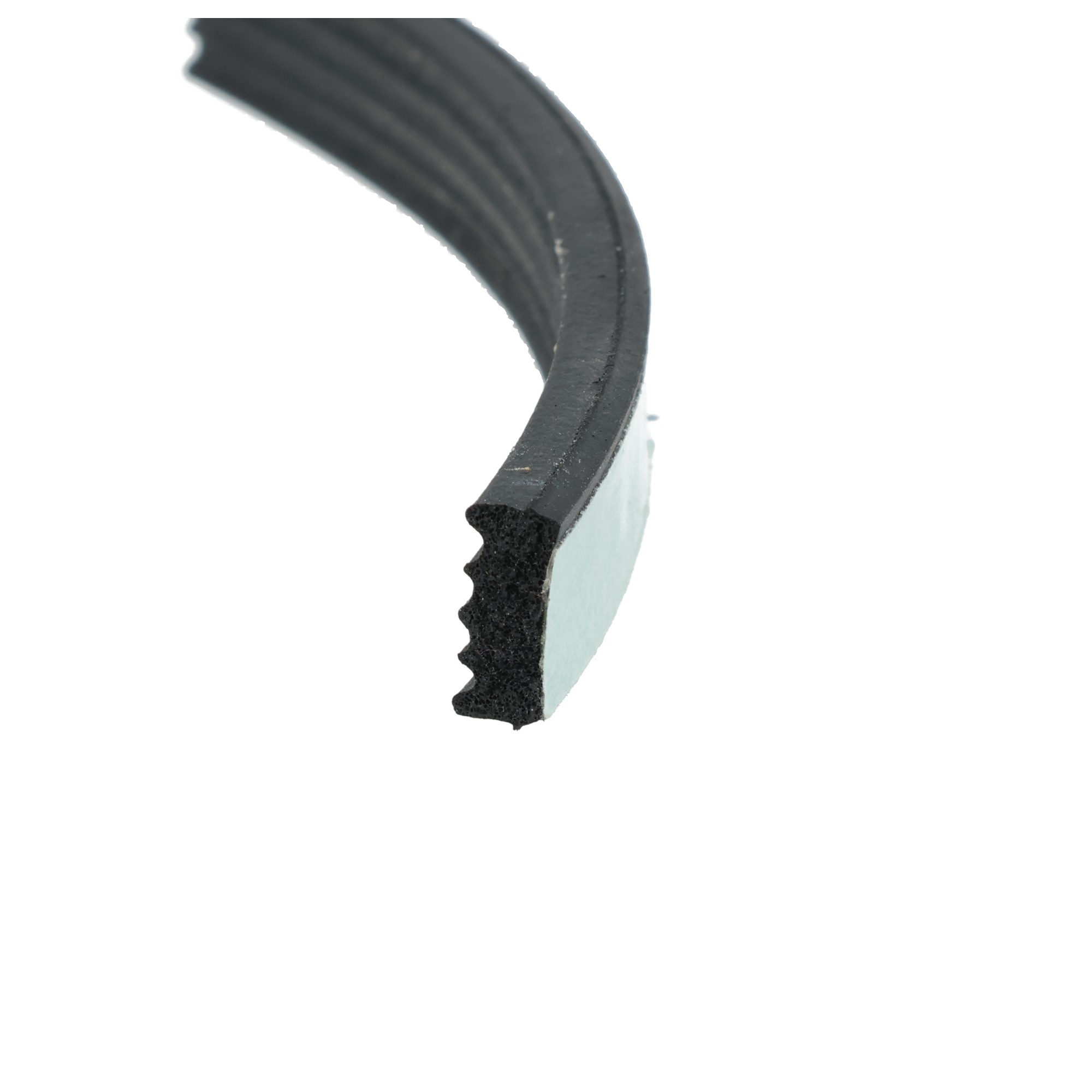 Uszczelka piankowa samporzylepna 4x9mm czarna - 04-505-2-3 - Centrum uszczelek Close-up of a black curved gear edge with teeth, shown against a white background.