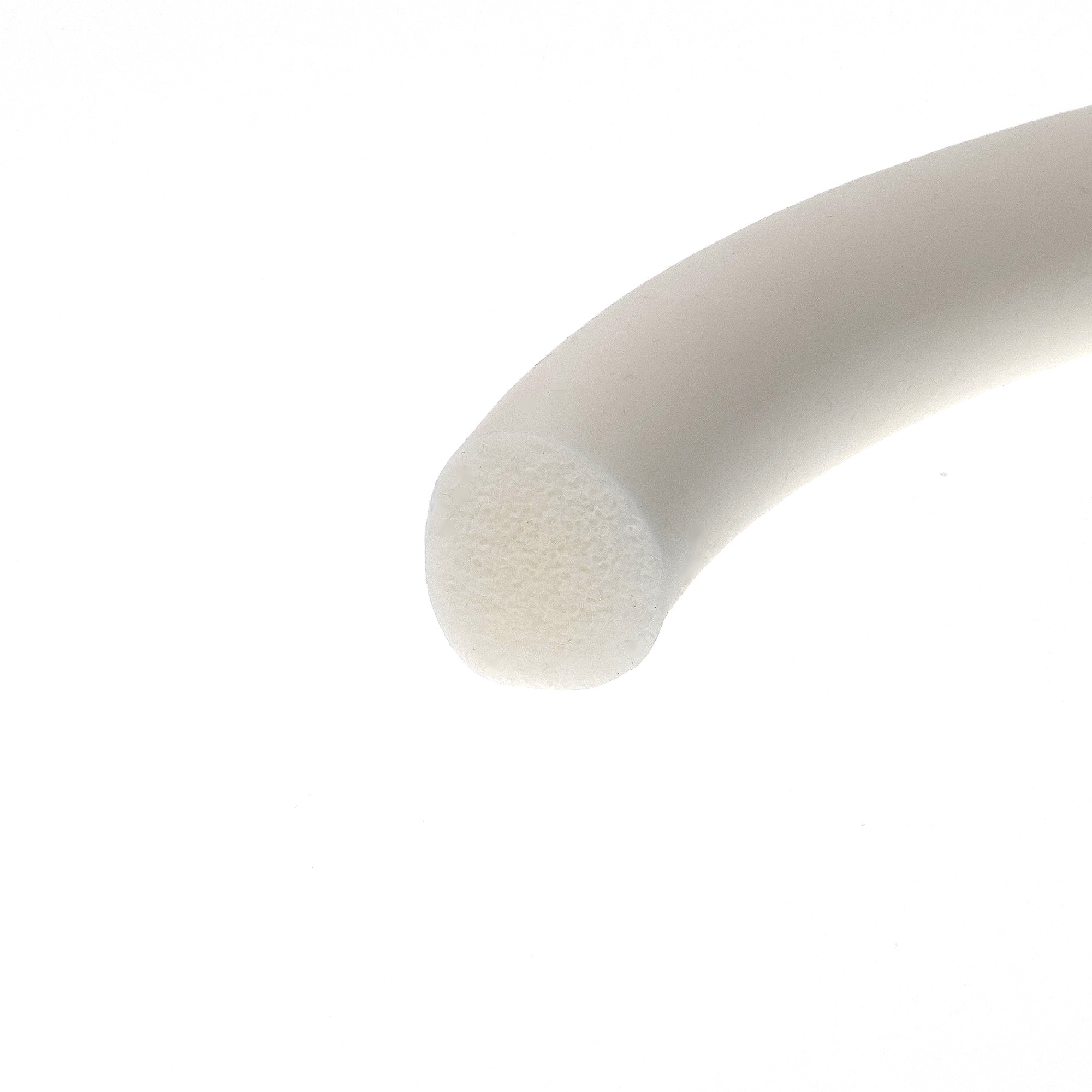 sznur-silikonowy-spieniony-fi-20-mm-bialy-0291257-2 - Centrum uszczelek Close-up of a white cardboard toilet paper roll viewed at an angle, showing the tube end and tissue texture nearby