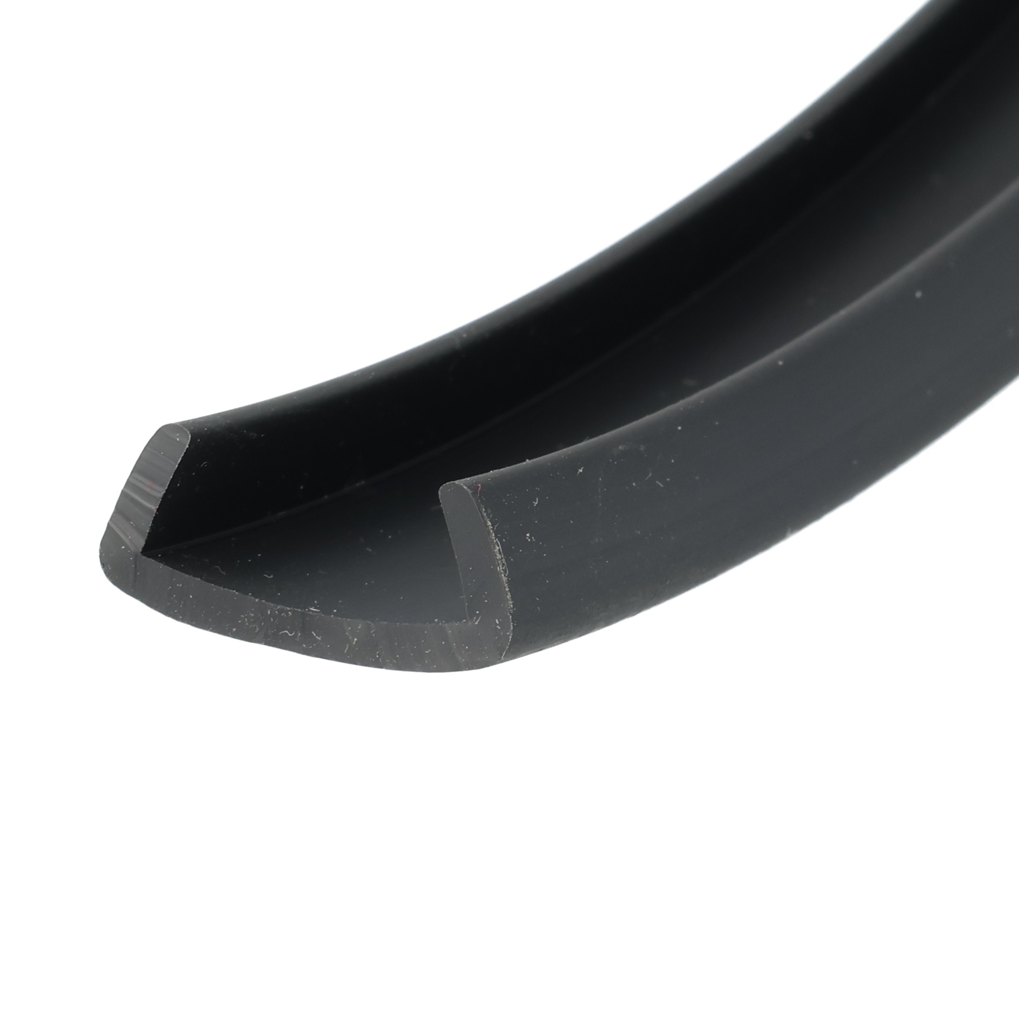 uszczelka-krawedziowa-20-mm-czarna-12-315-05-2 - Centrum uszczelek Close-up of a black curved cylindrical tube with a rounded end on a white background, showing light wear marks.