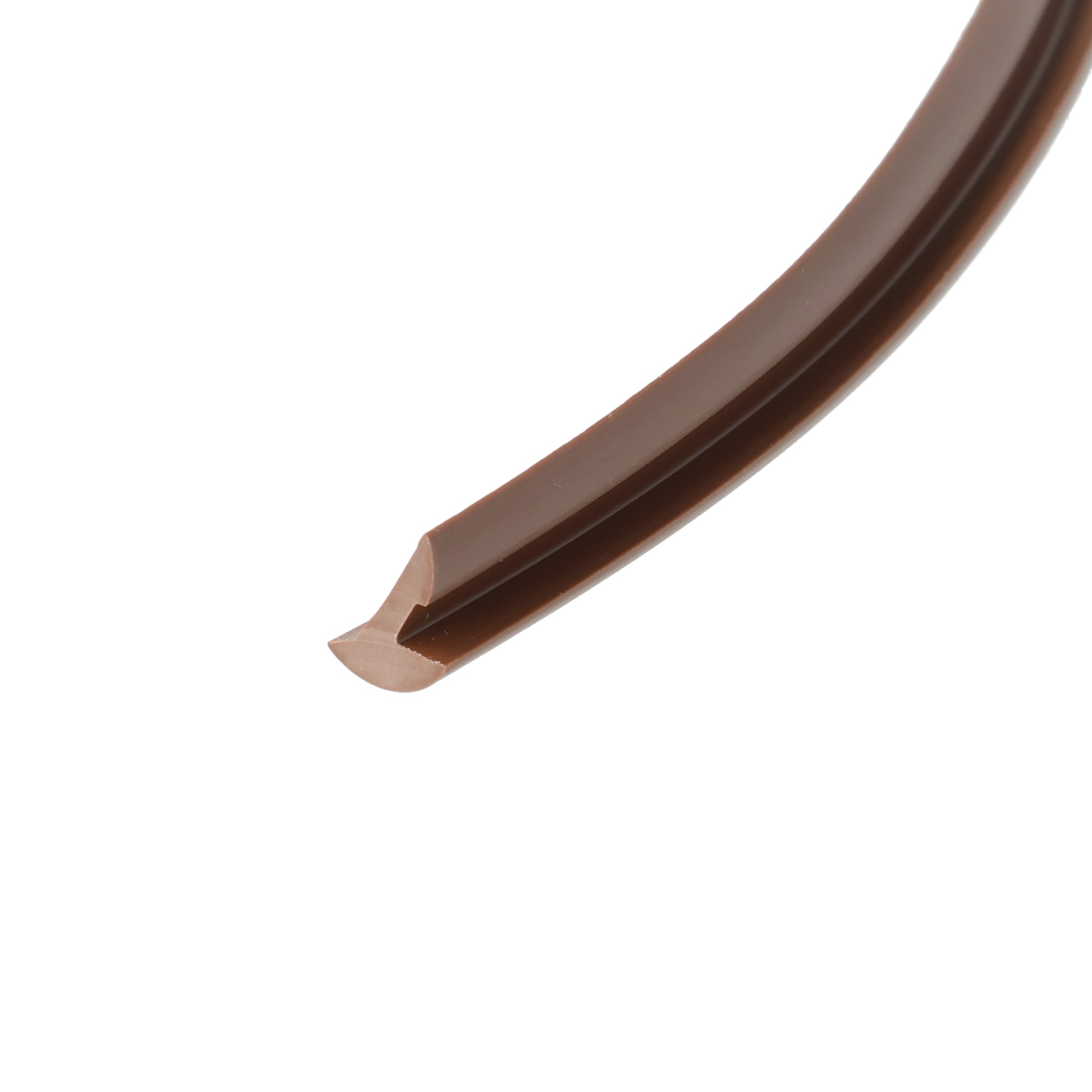 uszczelka-szyby-klinujaca-5-x-85mm-brazowa-026085-3 - Centrum uszczelek Close-up of a glossy brown curved edge, resembling a chocolate bar against a white background.