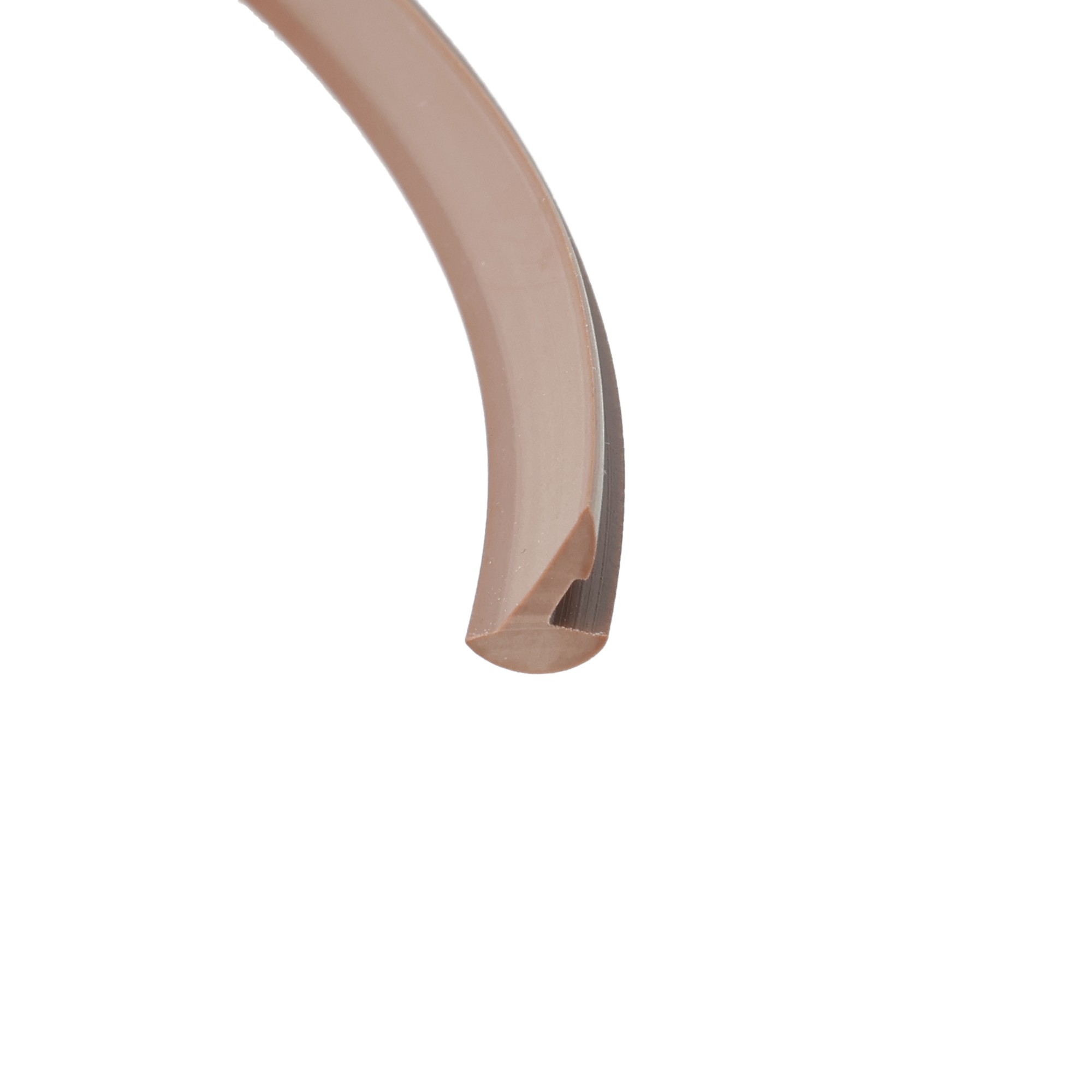 uszczelka-szyby-klinujaca-5-x-85mm-brazowa-026085-5 - Centrum uszczelek Close-up of a curved brown ring edge against a white background, cropped to a narrow arc.