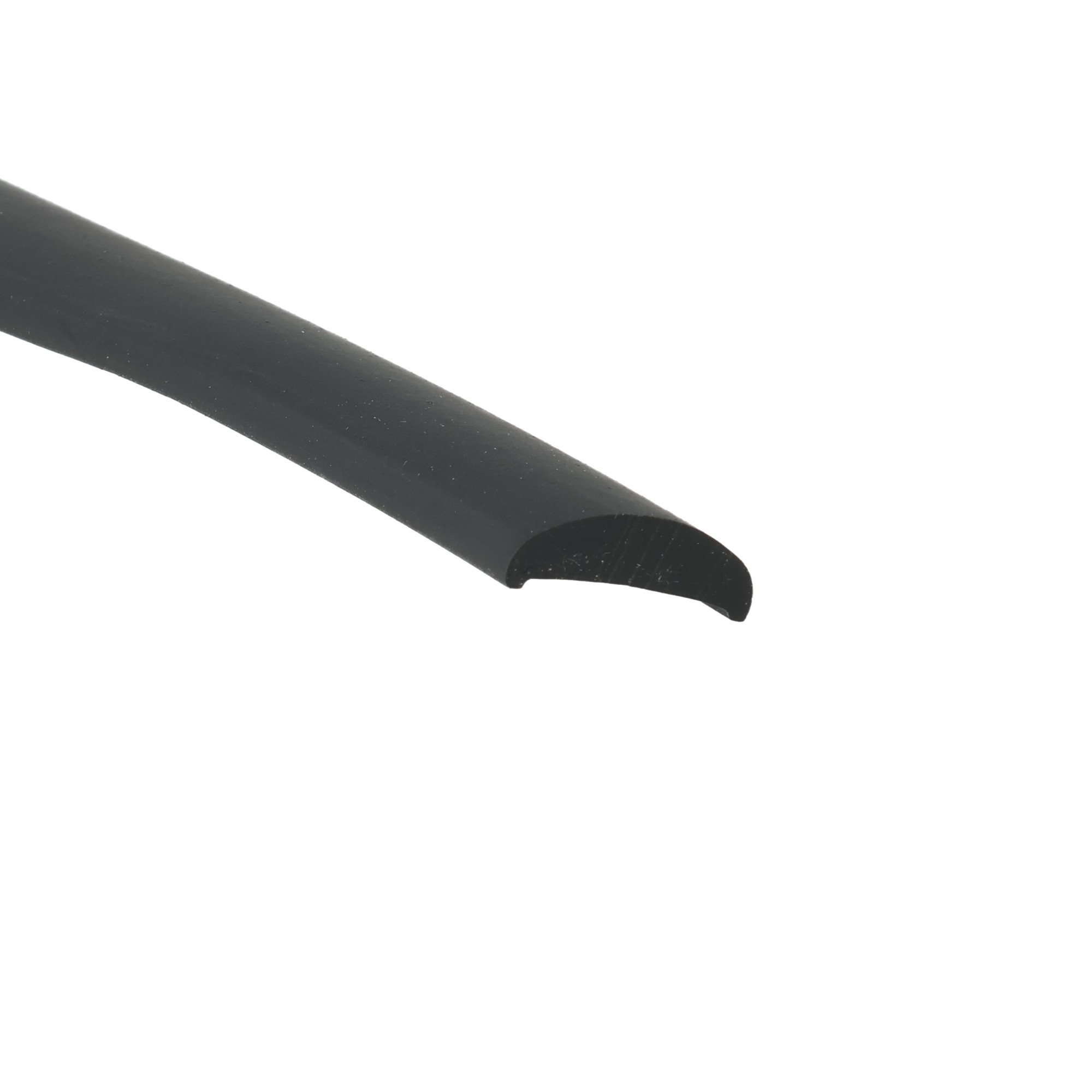 listwa-odbojowa-bez-kleju-l-22-mm-12-310-04bk-2 - Centrum uszczelek Diagonal view of a dark curved blade against a white background.