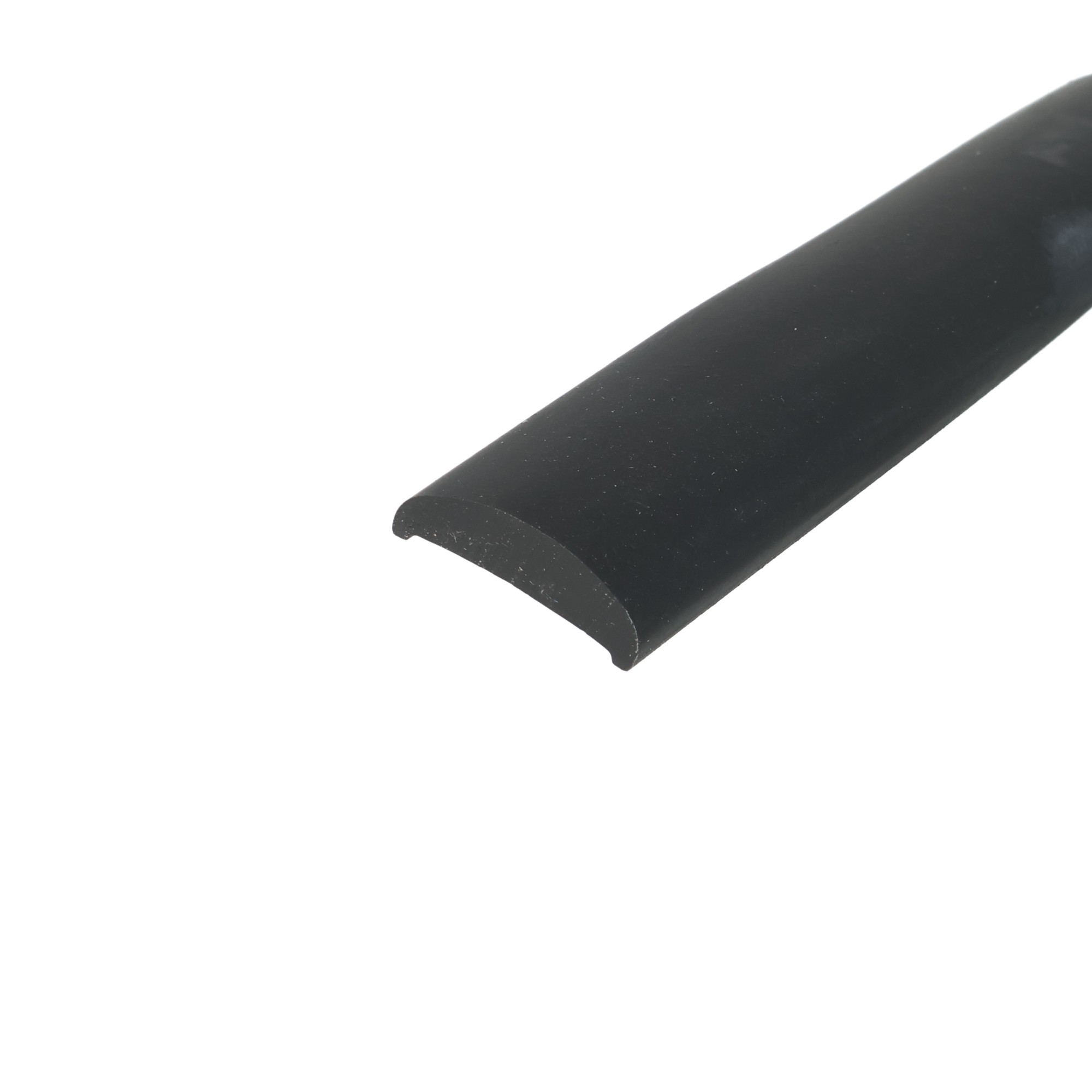 listwa-odbojowa-bez-kleju-l-22-mm-12-310-04bk-4 - Centrum uszczelek Close-up of a black curved metal tube with a rounded end cap against a white background.