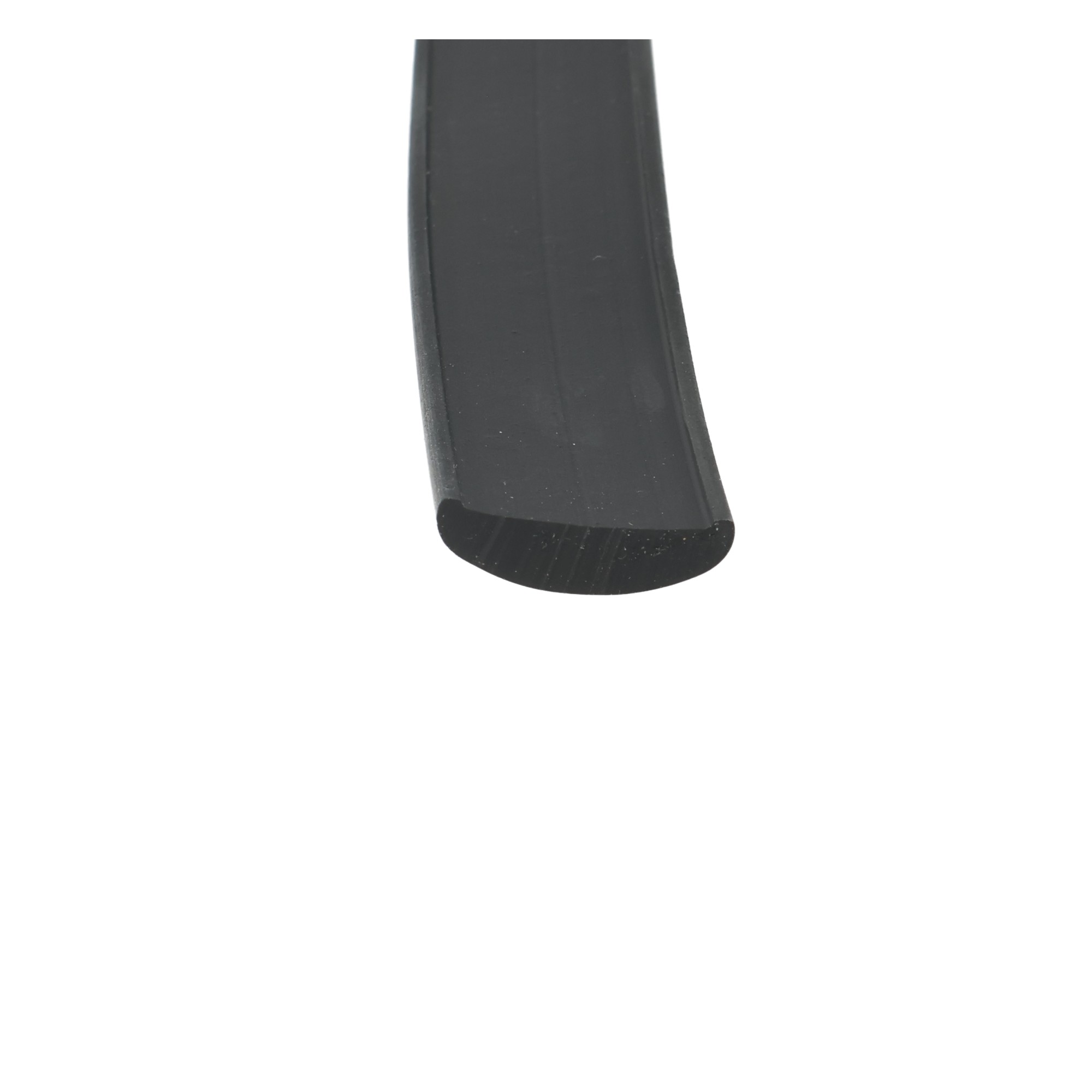 listwa-odbojowa-bez-kleju-l-22-mm-12-310-04bk-5 - Centrum uszczelek Close-up of a black curved plastic edge against a white background, showing a rounded bottom tip.