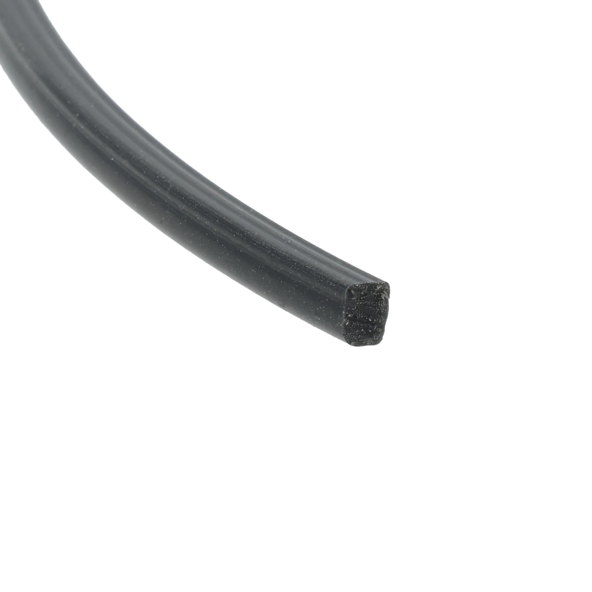 uszczelka-do-szyby-5-5mm-gumowa-0629790kpl-1 - Centrum uszczelek Close-up of a dark curved rubber hose with a dusty surface on a white background.