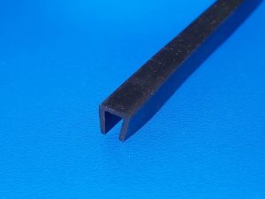 Uszczelka krawędziowa 4 mm guma EPDM 60° ShA, 06210402
