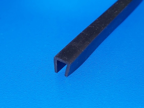 Uszczelka krawędziowa 4 mm guma EPDM 60° ShA, 06210402