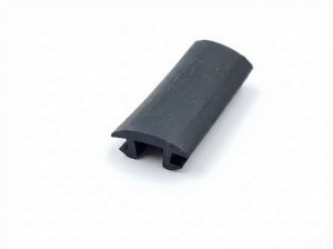 Uszczelka bagażnika typu T 5,6 x 15,3mm  PVC czarna - 12-6121
