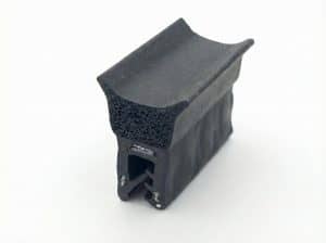 Uszczelka do drzwi samochodowych na krawędź 1 - 4mm gumowa czarna - 54-121