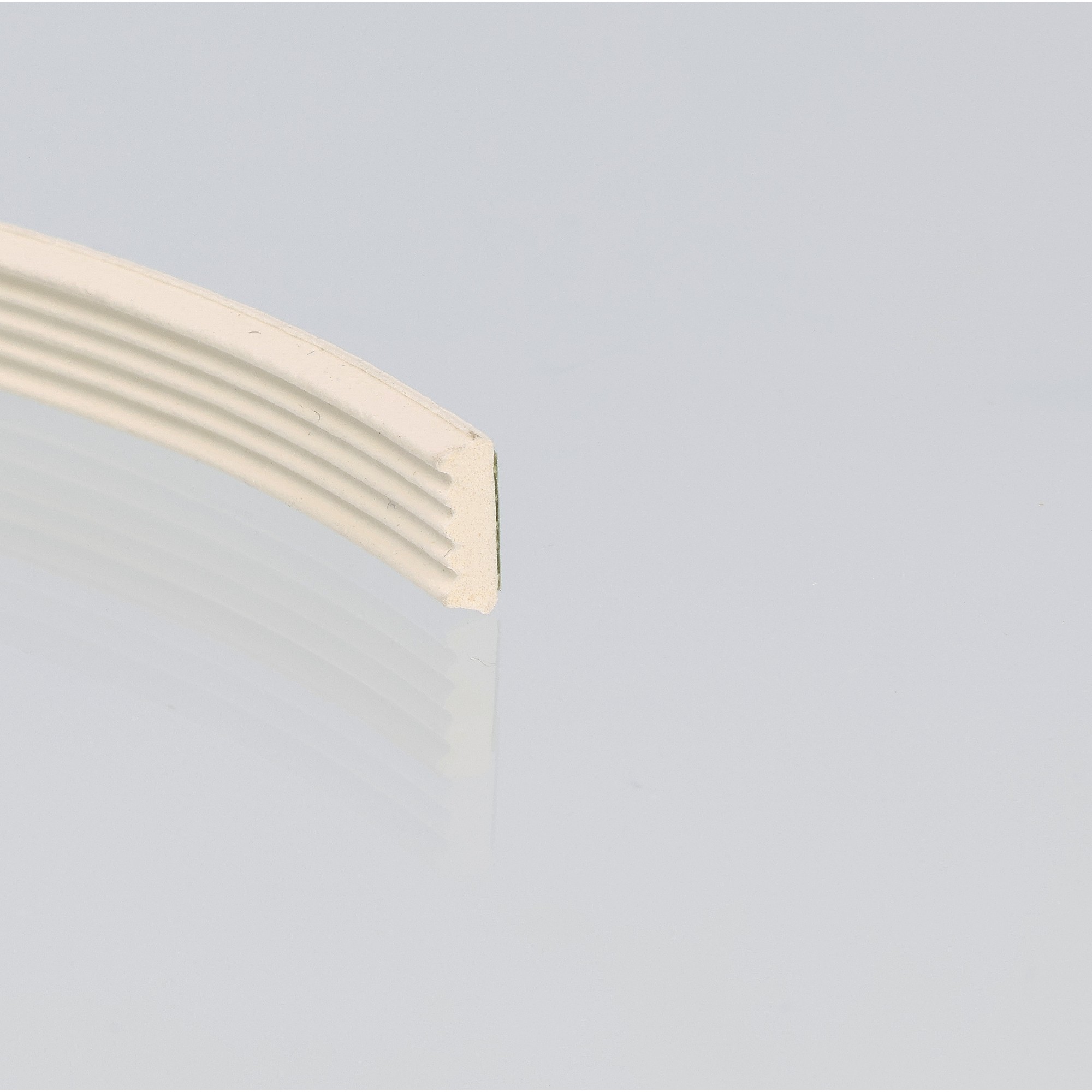 Uszczelka do okien i drzwi samoprzylepna porowata 3 x 9mm gumowa biała - 04-674-1 - obrazek 3