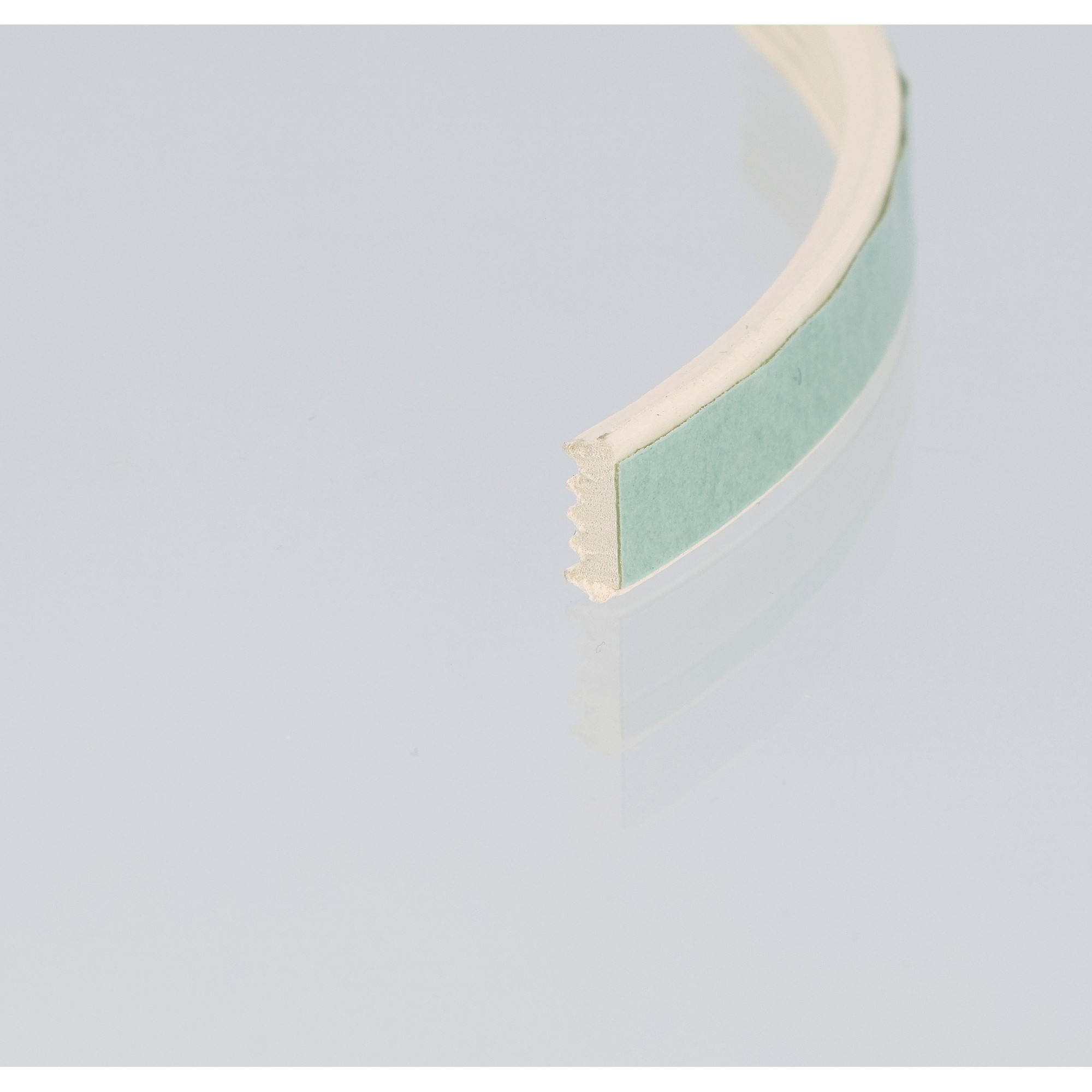 Uszczelka do okien i drzwi samoprzylepna porowata 3 x 9mm gumowa biała - 04-674-1 - obrazek 2