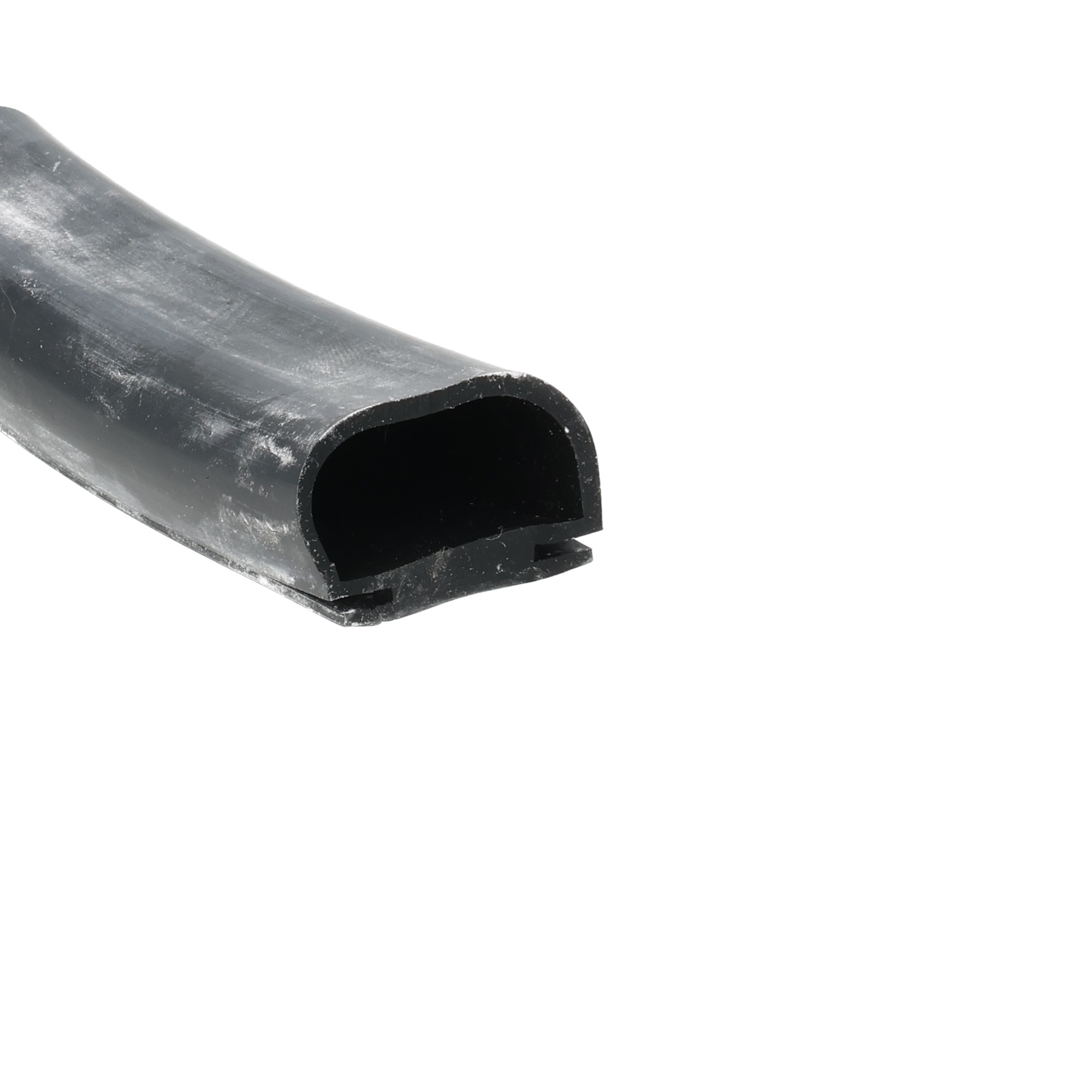 uszczelka-do-drzwi-chlodni-typu-omega-wsuwana-23-x-34mm-silikonowa-czarna-09913-2 - Centrum uszczelek Close-up of a curved black rubber hose with a hollow interior.