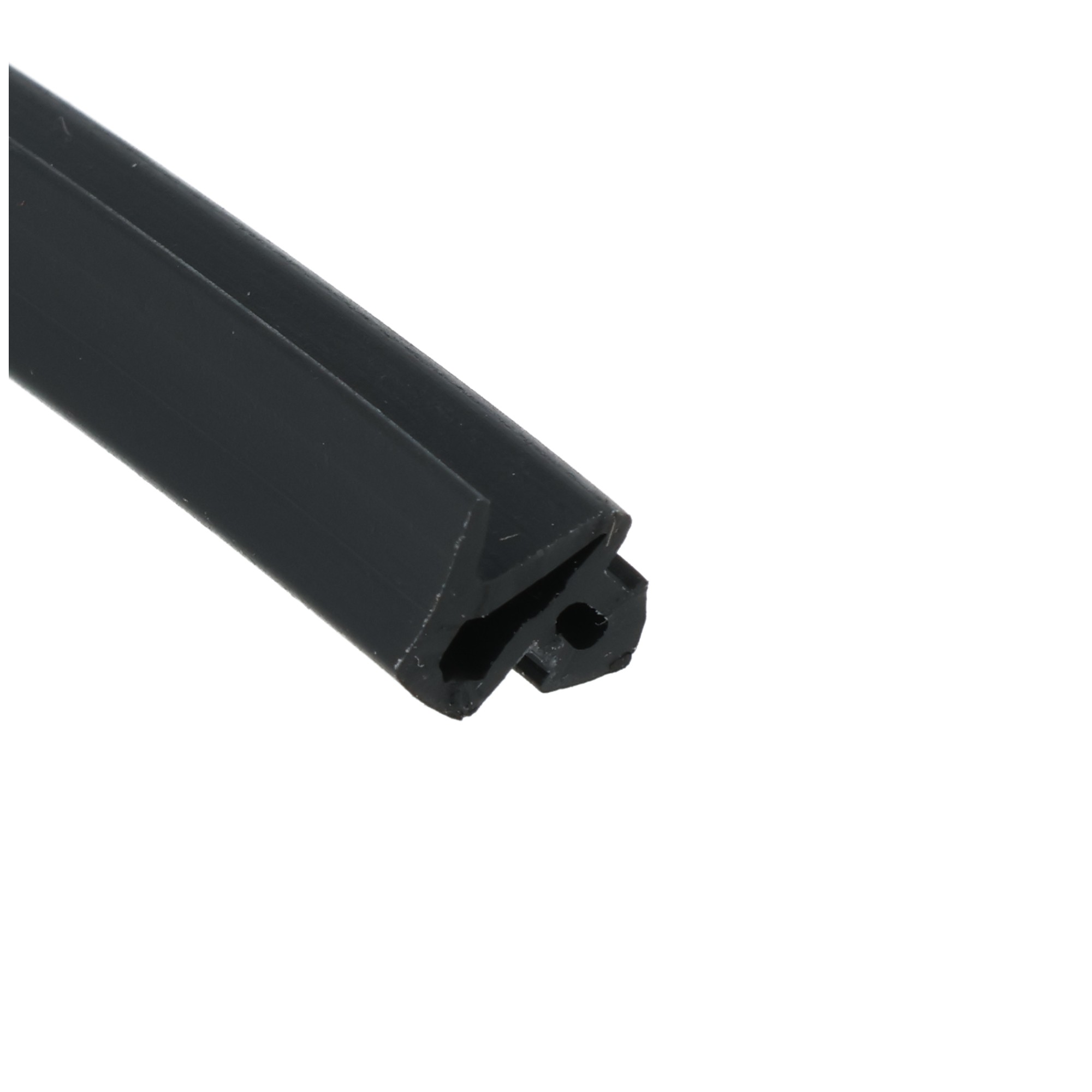 uszczelka-do-okien-pcv-typu-salamander-s-1251-gumowa-czarna-04-805-1 - Centrum uszczelek Close-up of a black rectangular plastic component with a stepped end, set diagonally across a white background.